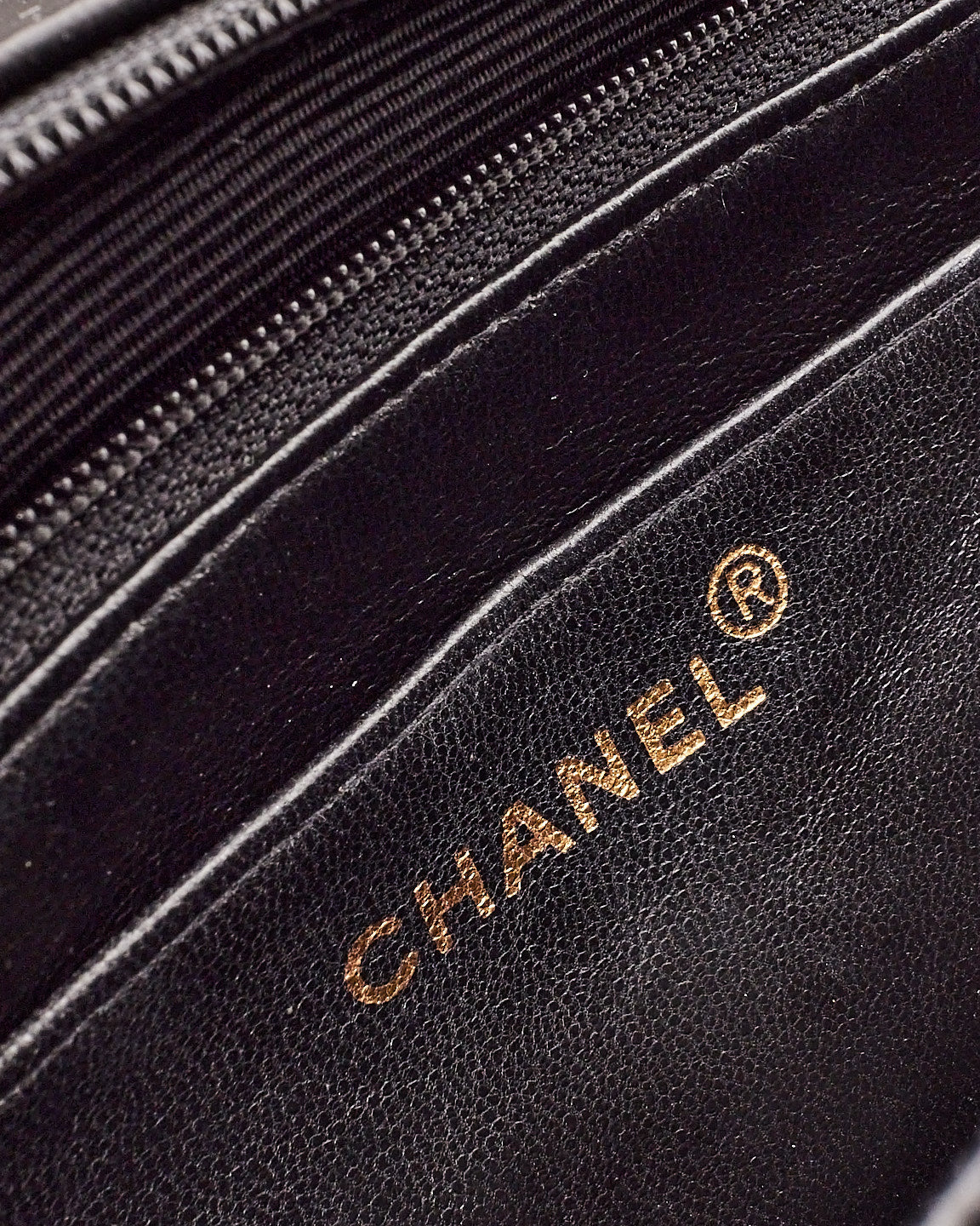 Chanel Vintage sac à bandoulière à rabat Diana en cuir verni noir GHW