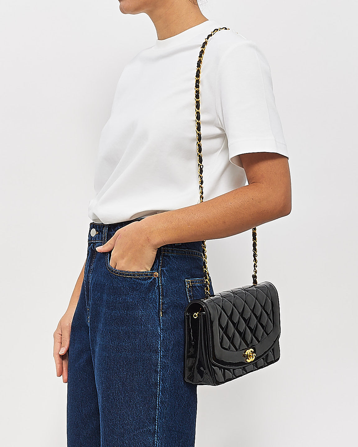 Chanel Vintage sac à bandoulière à rabat Diana en cuir verni noir GHW