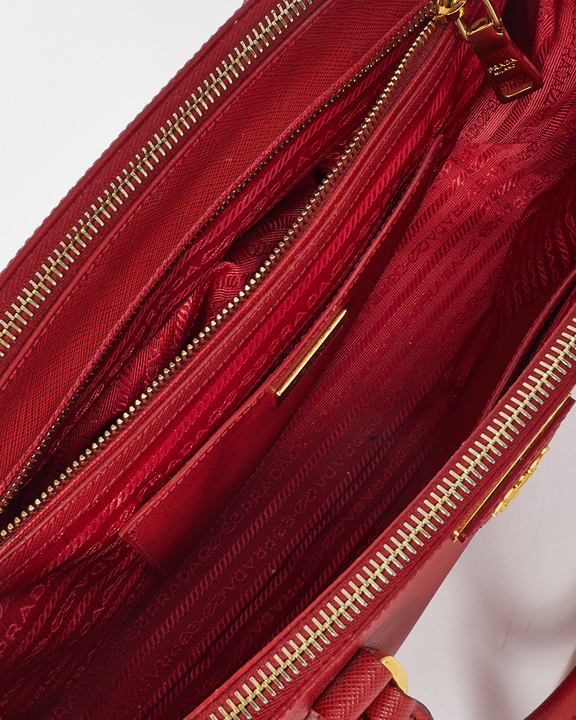 Grand sac fourre-tout Galleria à double fermeture éclair en cuir saffiano rouge Prada