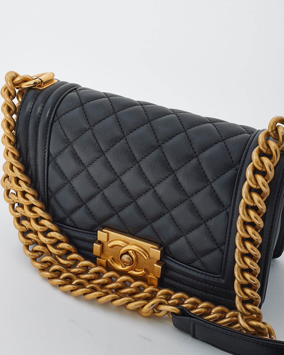 Sac petit garçon matelassé en cuir d'agneau noir Chanel GHW