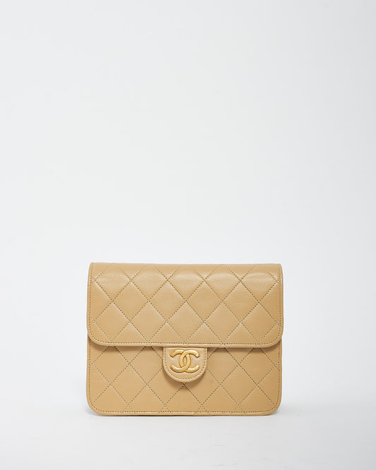 Chanel Vintage en cuir d'agneau beige matelassé en or 24 carats petit sac carré à chaîne à rabat unique