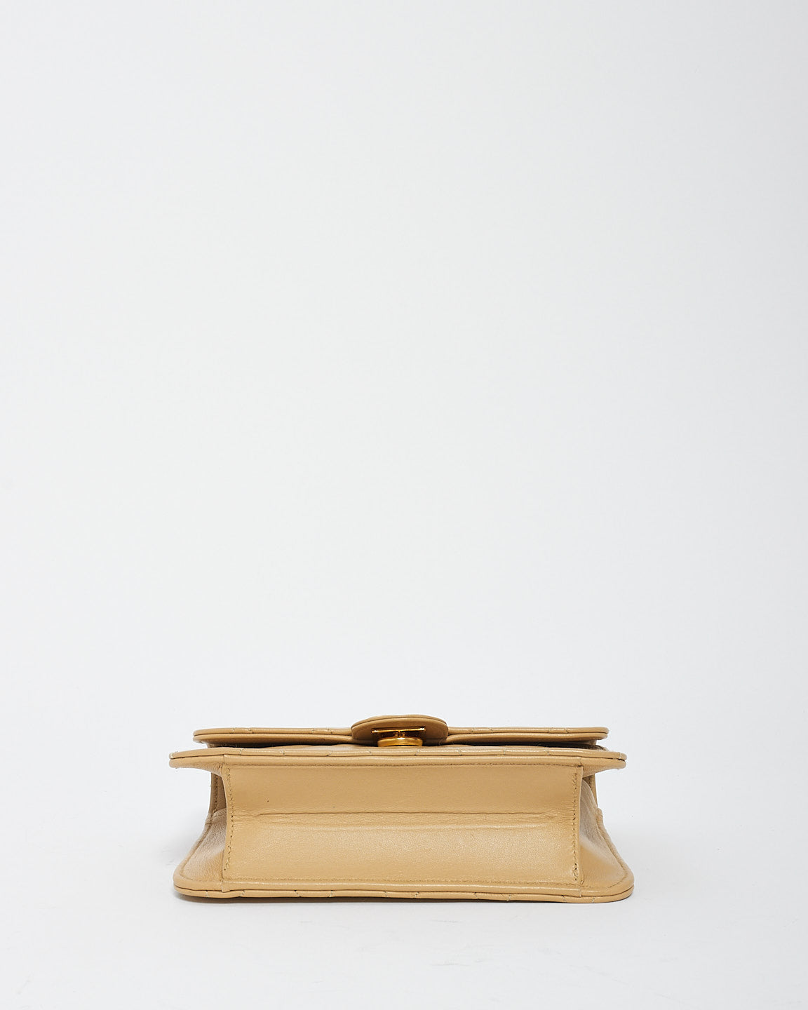 Chanel Vintage en cuir d'agneau beige matelassé en or 24 carats petit sac carré à chaîne à rabat unique