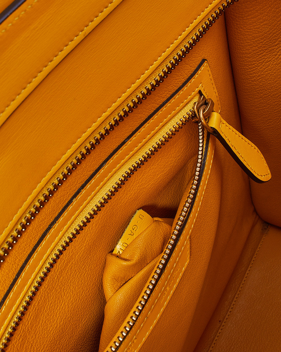 Mini sac fourre-tout en cuir jaune Céline
