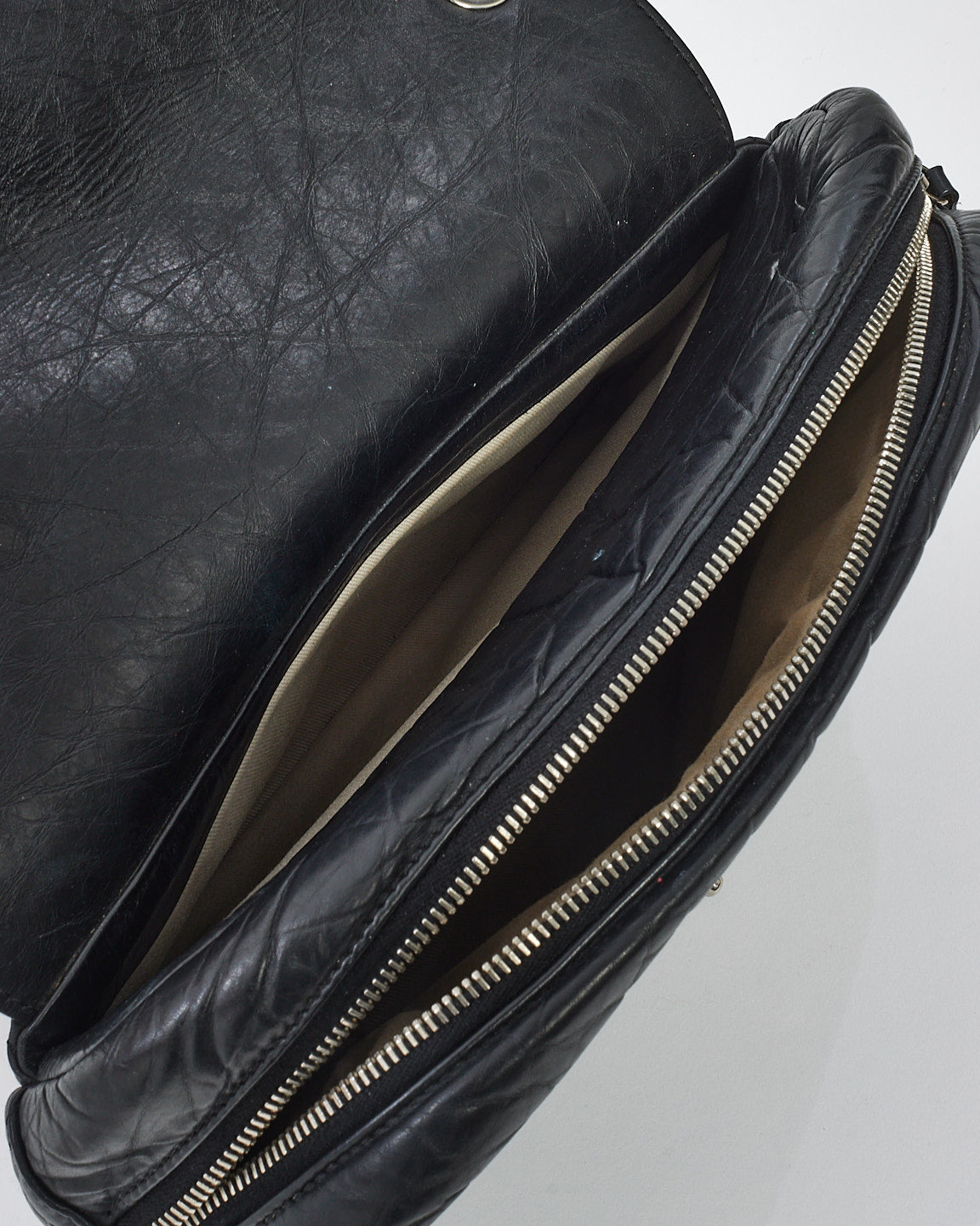 Sac à bandoulière facile à fermeture éclair en cuir matelassé noir Chanel avec SHW