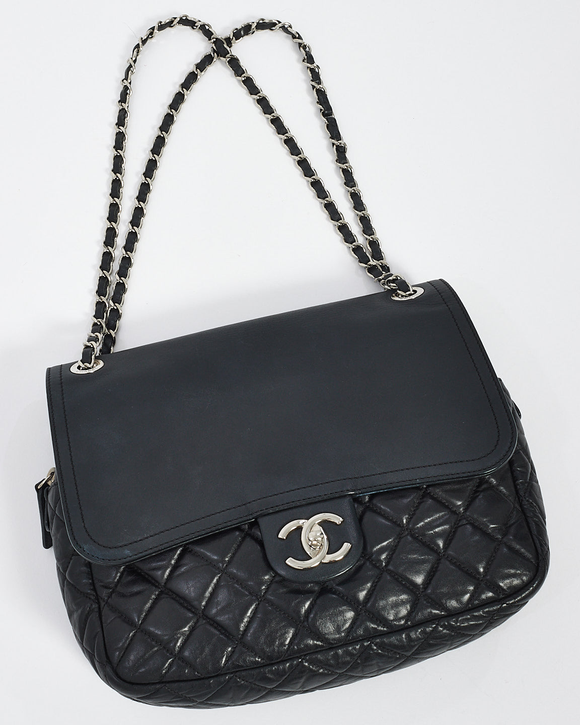 Sac à bandoulière facile à fermeture éclair en cuir matelassé noir Chanel avec SHW