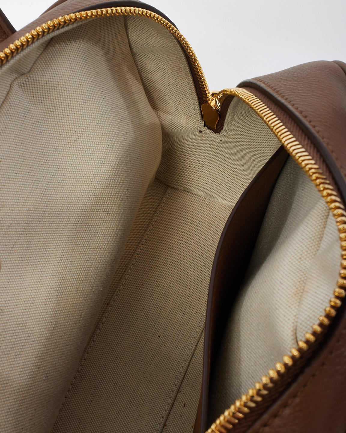 Burberry Sac fourre-tout mini demi-cube en cuir marron