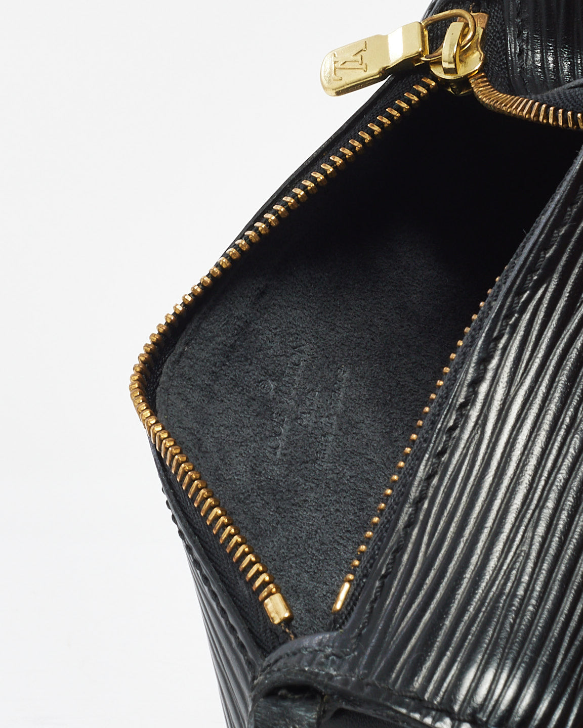 Louis Vuitton Mini sac papillon en cuir épi noir