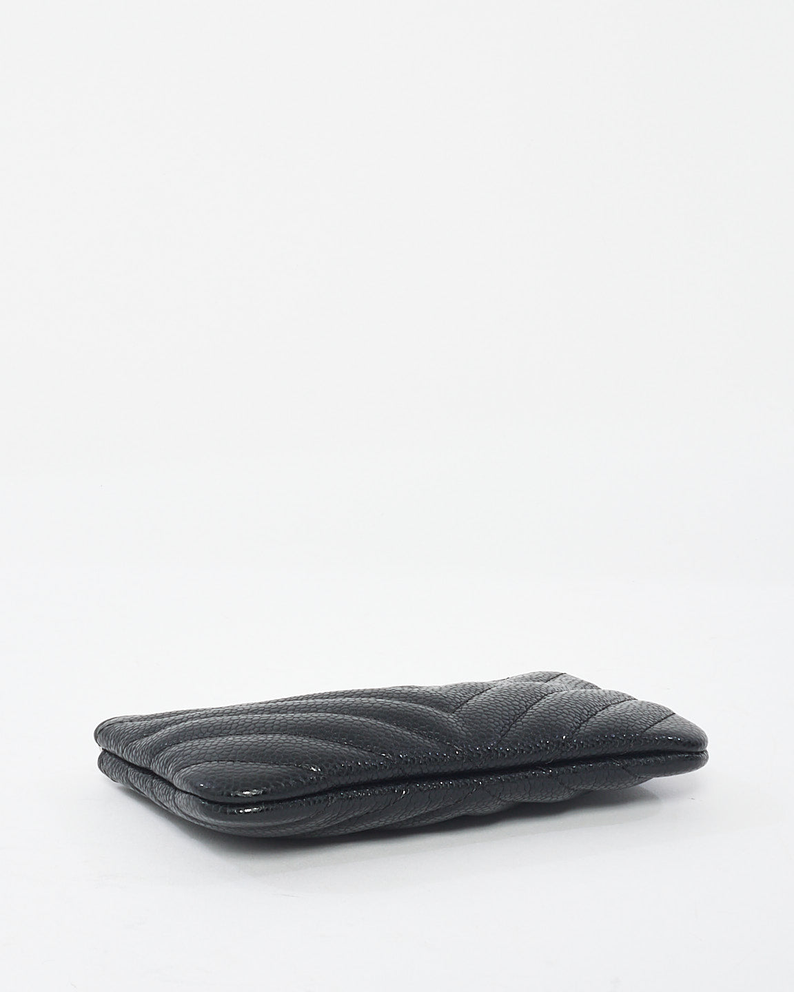 Mini pochette en cuir à chevrons caviar noir Chanel