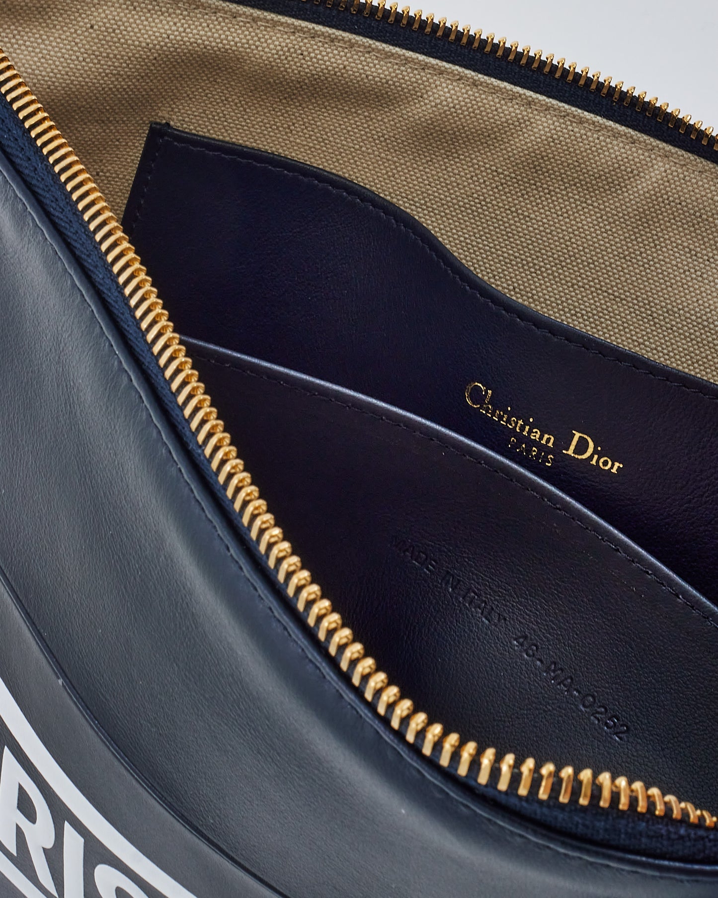 Grande pochette quotidienne Dior Vibe en cuir de veau bleu marine Dior