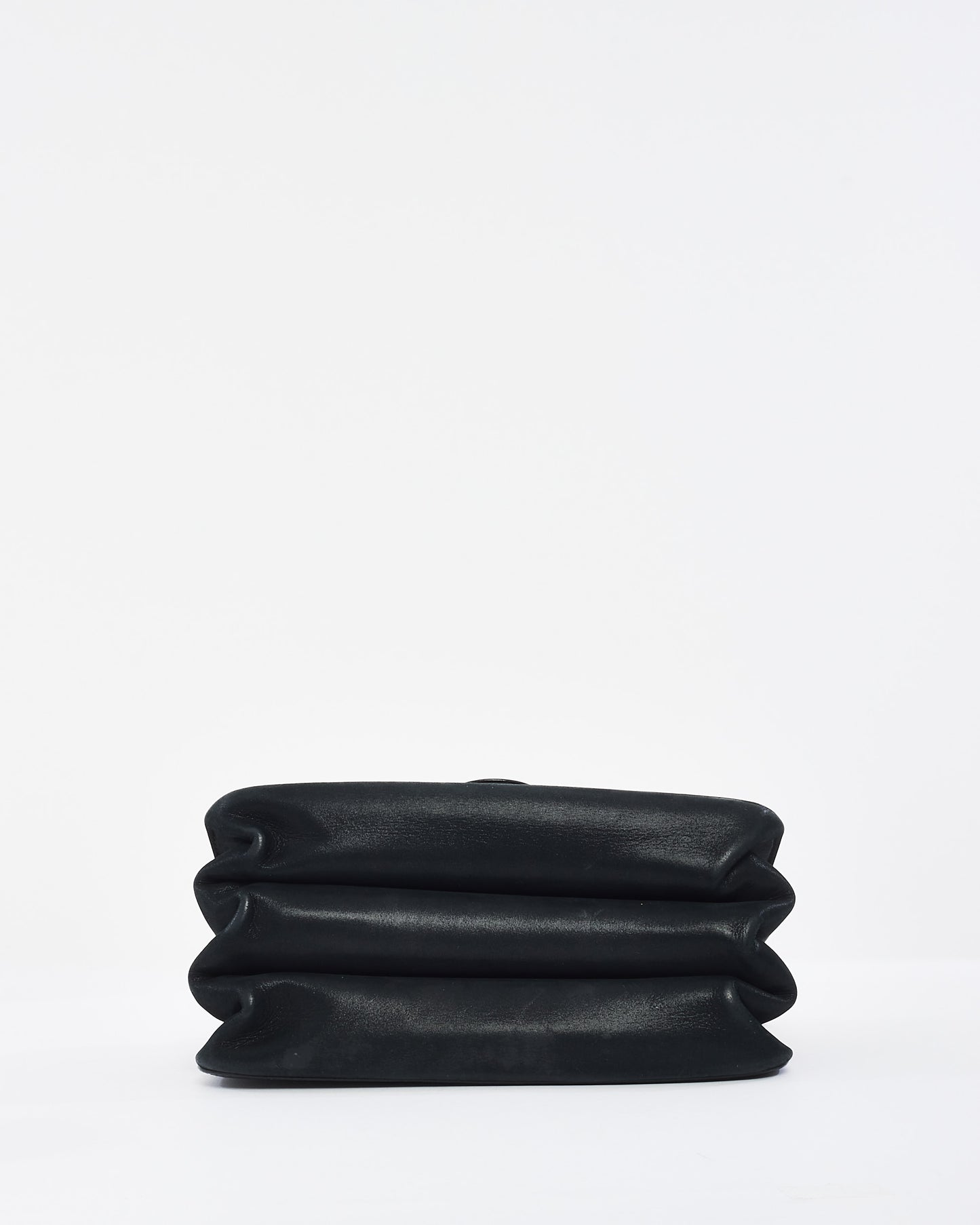 Sac à rabat droit doublé en cuir de veau matelassé noir Chanel