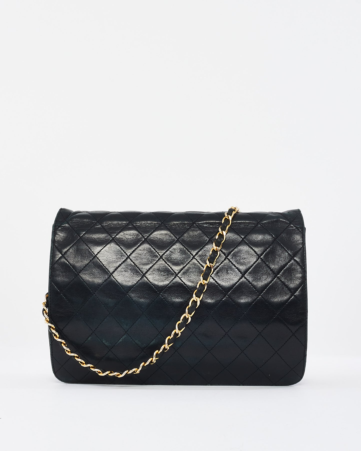 Sac à rabat simple en cuir d'agneau matelassé noir vintage Chanel