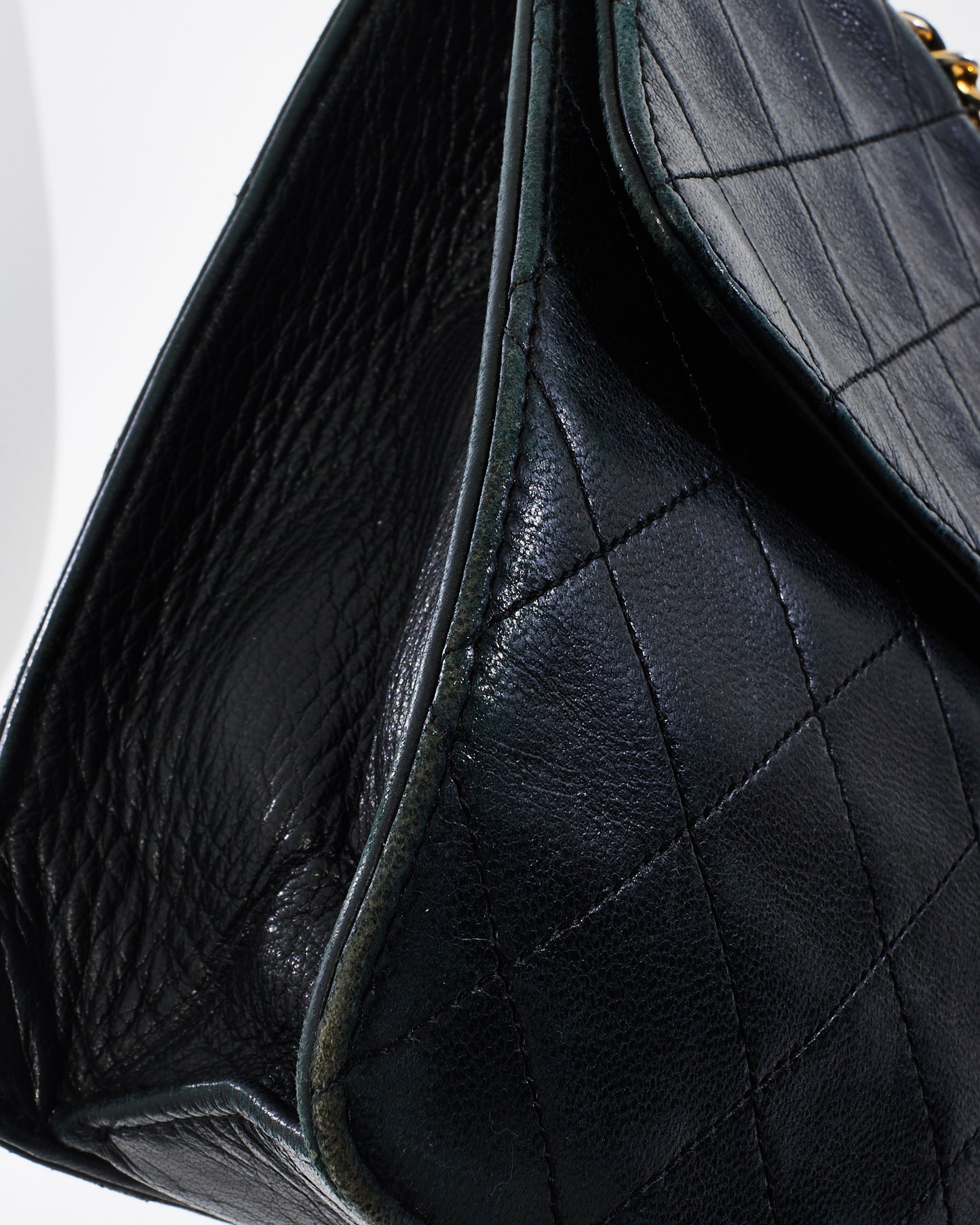 Sac à rabat simple en cuir d'agneau matelassé noir vintage Chanel