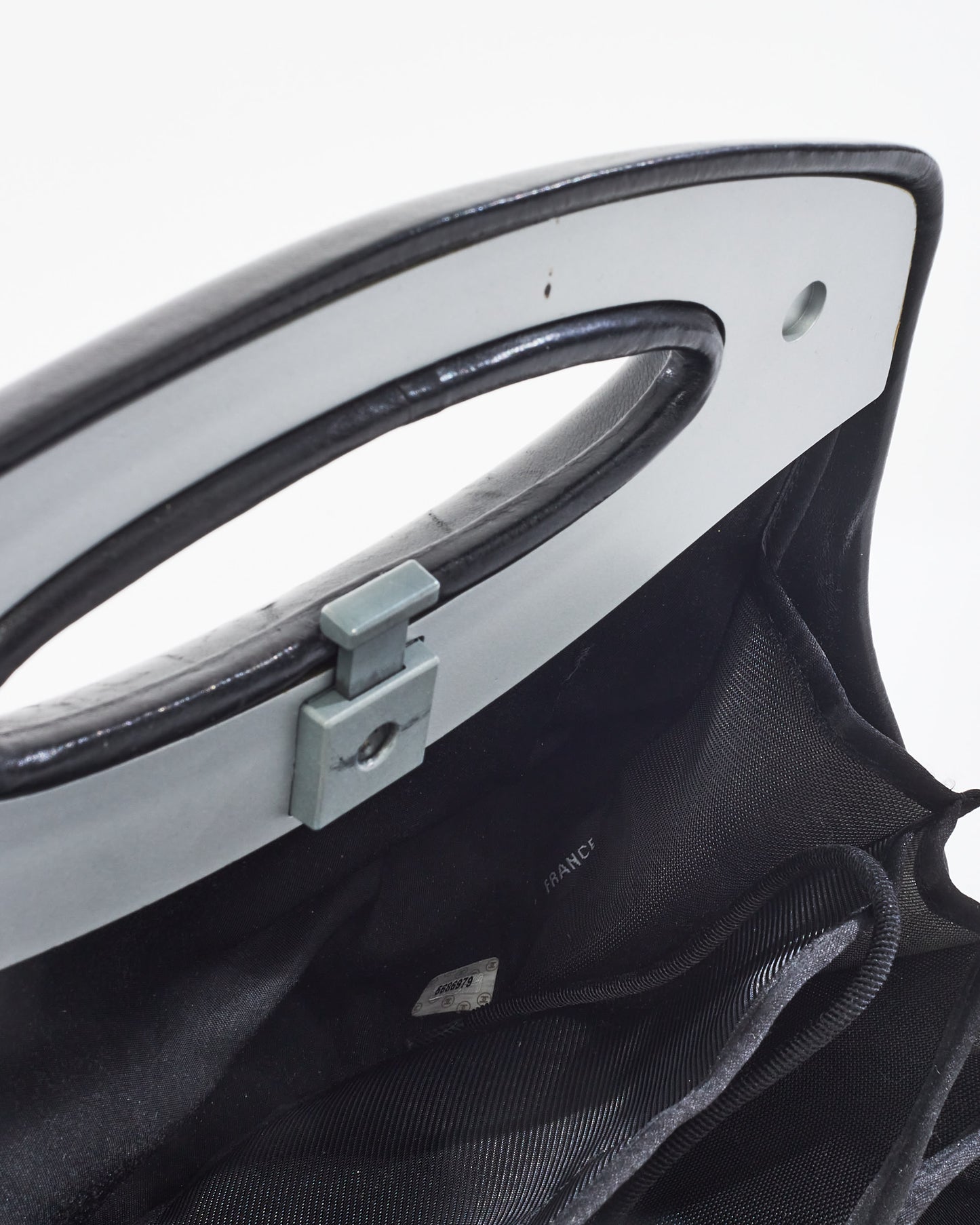 Sac bout à bout Millenium en cuir noir vintage Chanel en édition limitée