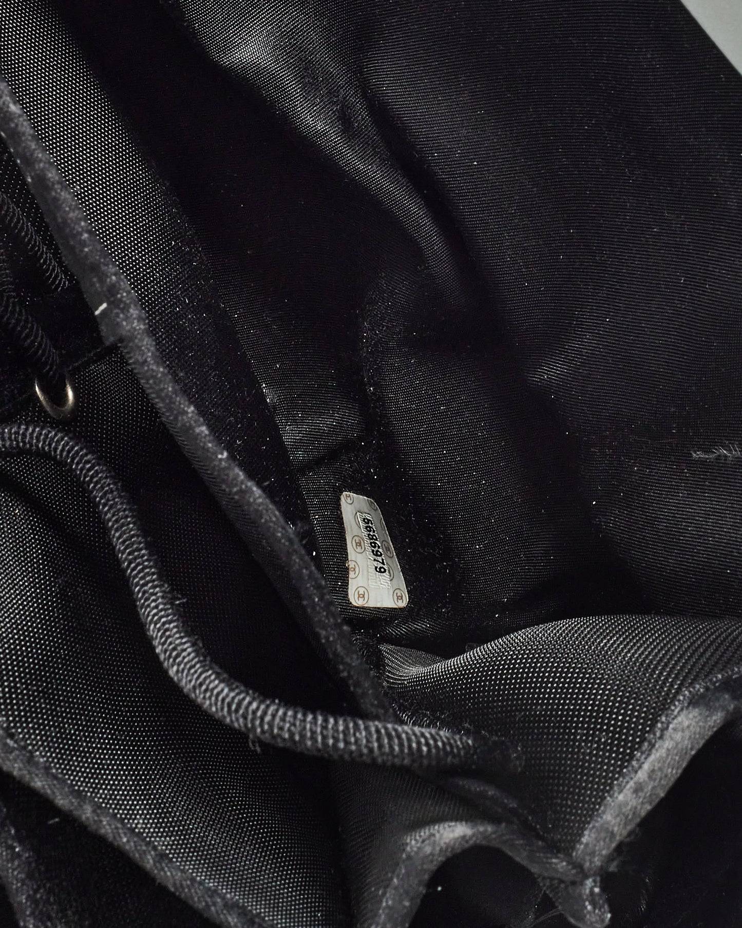 Sac bout à bout Millenium en cuir noir vintage Chanel en édition limitée