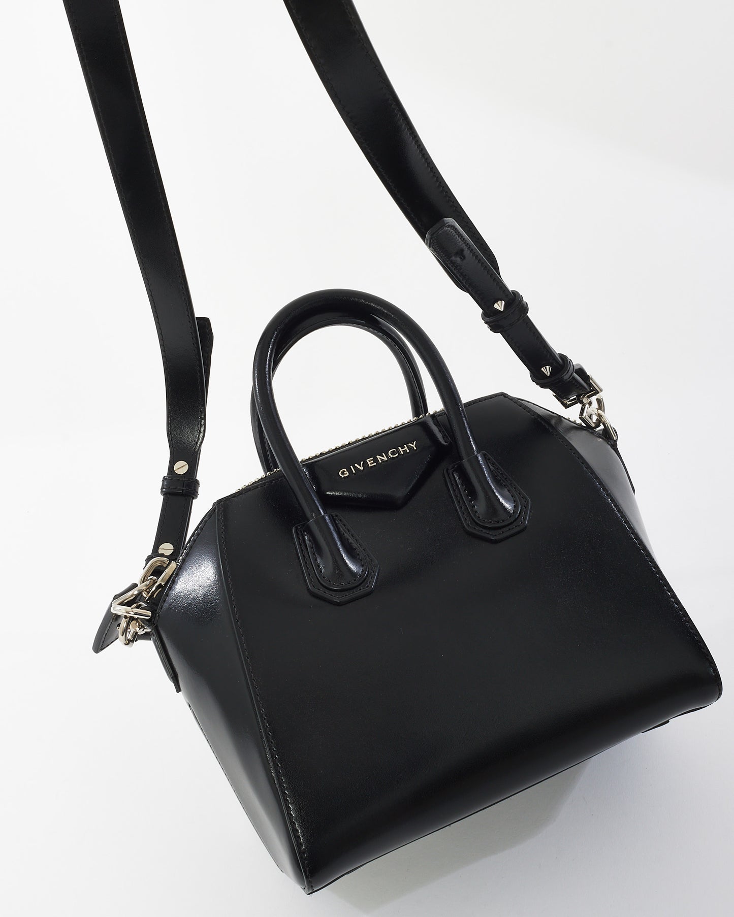 Mini sac Antigona en cuir glacé noir Givenchy