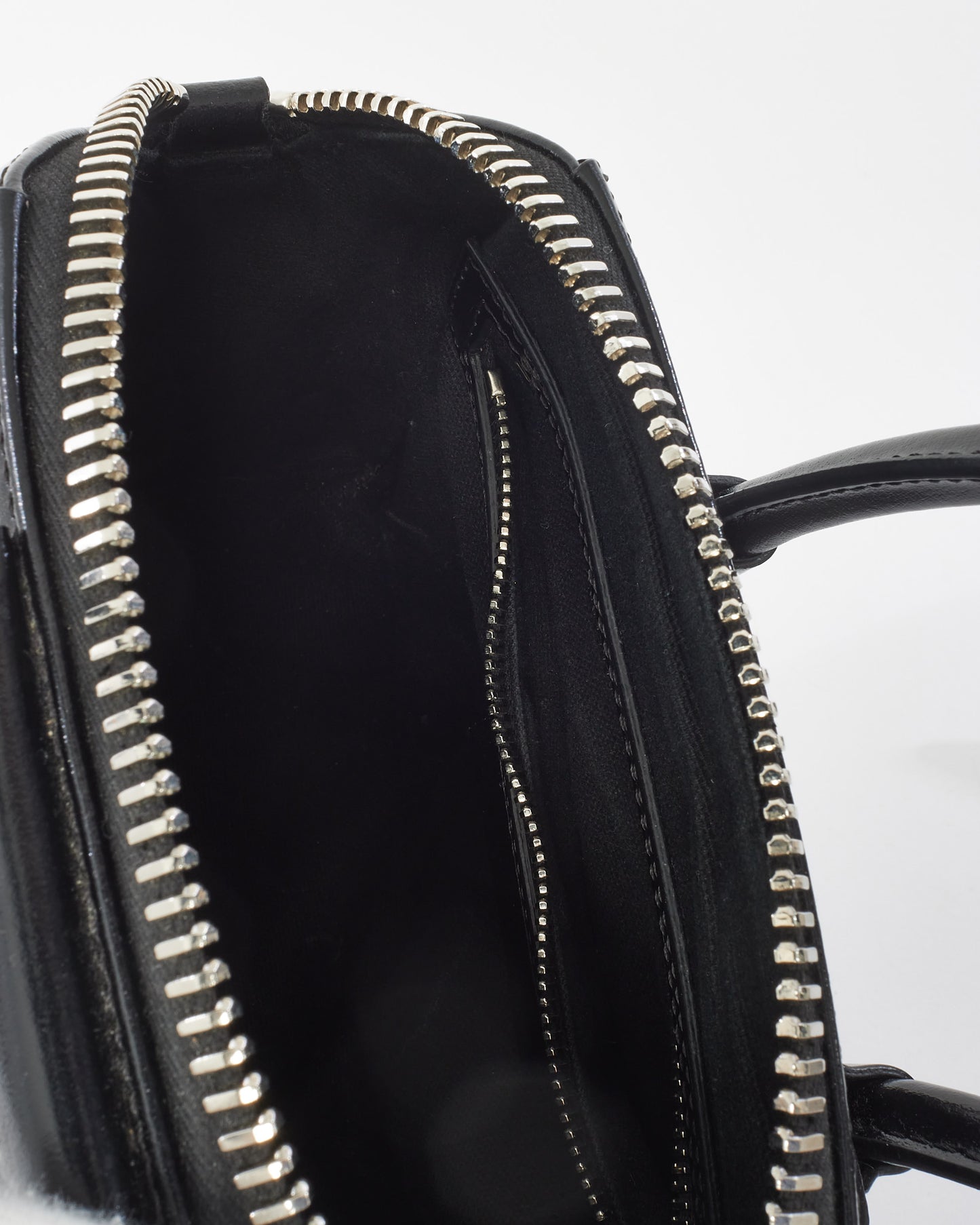 Mini sac Antigona en cuir glacé noir Givenchy