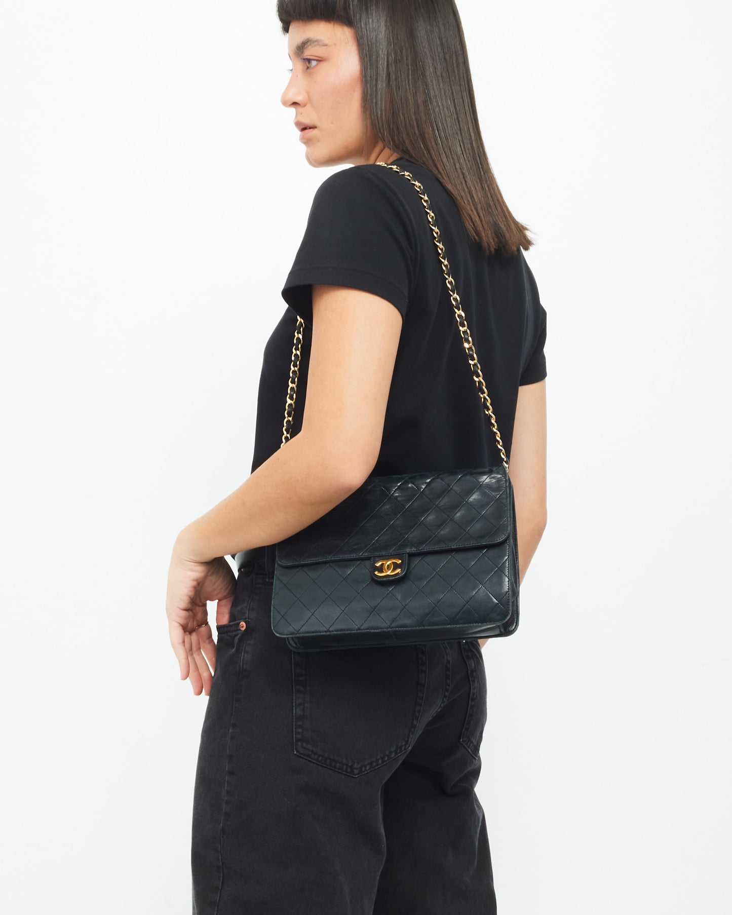Sac à rabat simple en cuir d'agneau matelassé noir vintage Chanel