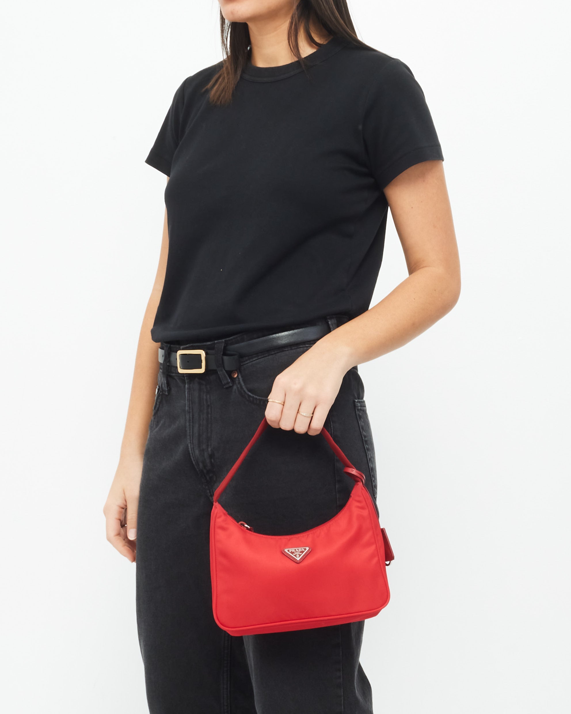 Explore a Prada Red Re Edition 2000 Mini Hobo Bag Authenticated Pre Owned Discover More RETYCHE