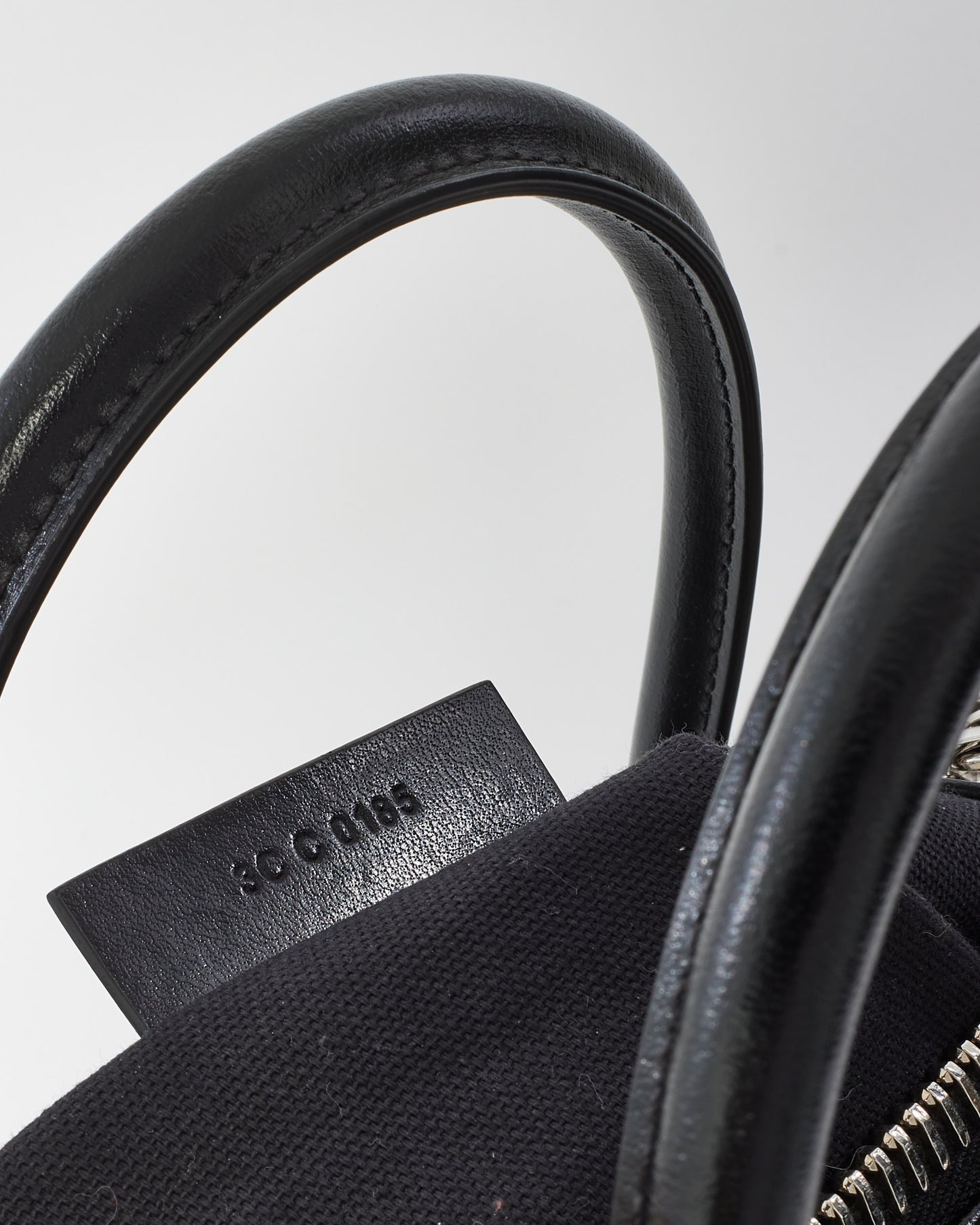 Petit sac cabas Antigona en cuir lisse noir Givenchy