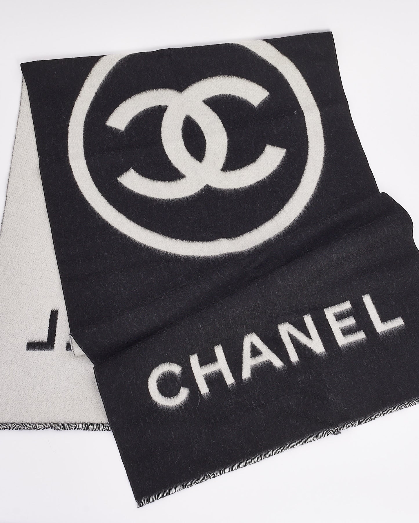 Chanel Black/White Wool CC Interlocking Scarf