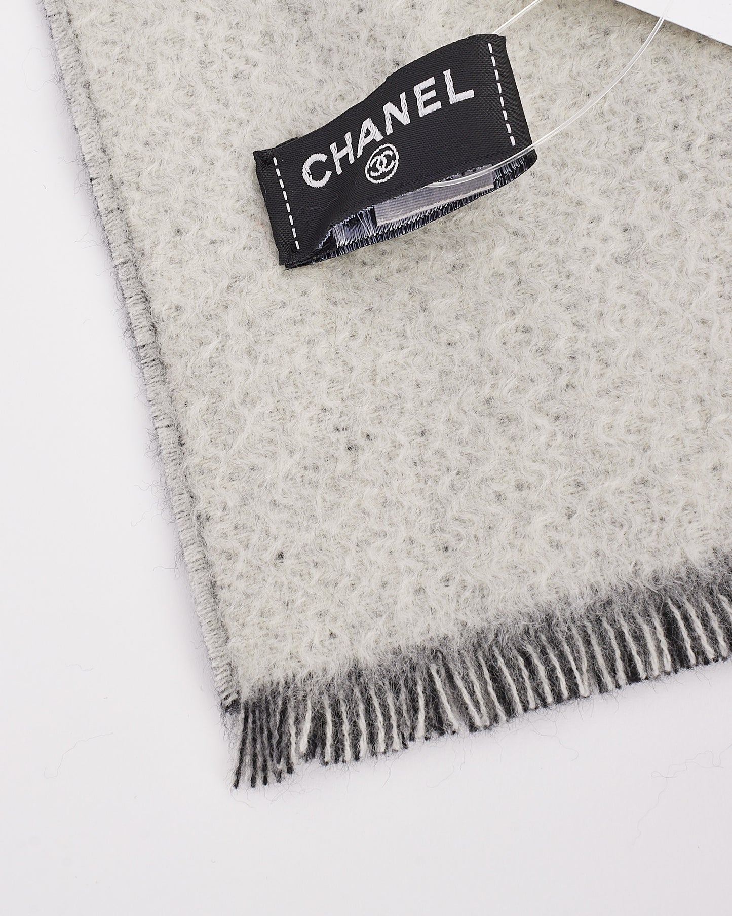 Écharpe entrelacée CC en laine noire/blanche Chanel