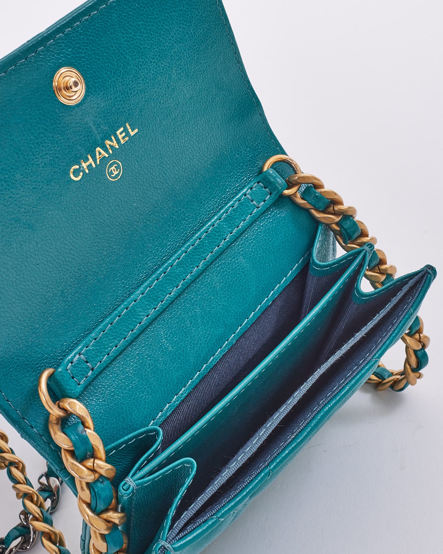 Pochette Chanel 19 pièces vert turquoise sur chaîne