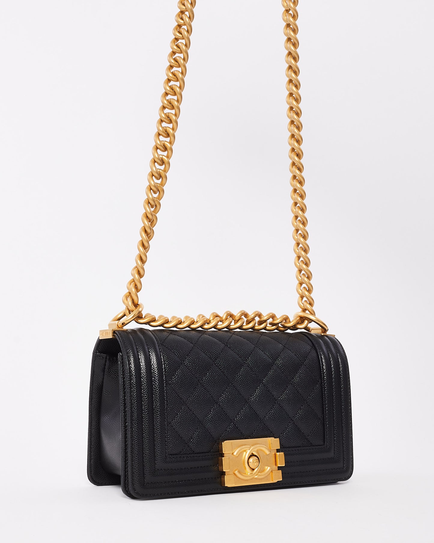 Sac petit garçon matelassé en cuir caviar noir Chanel GHW