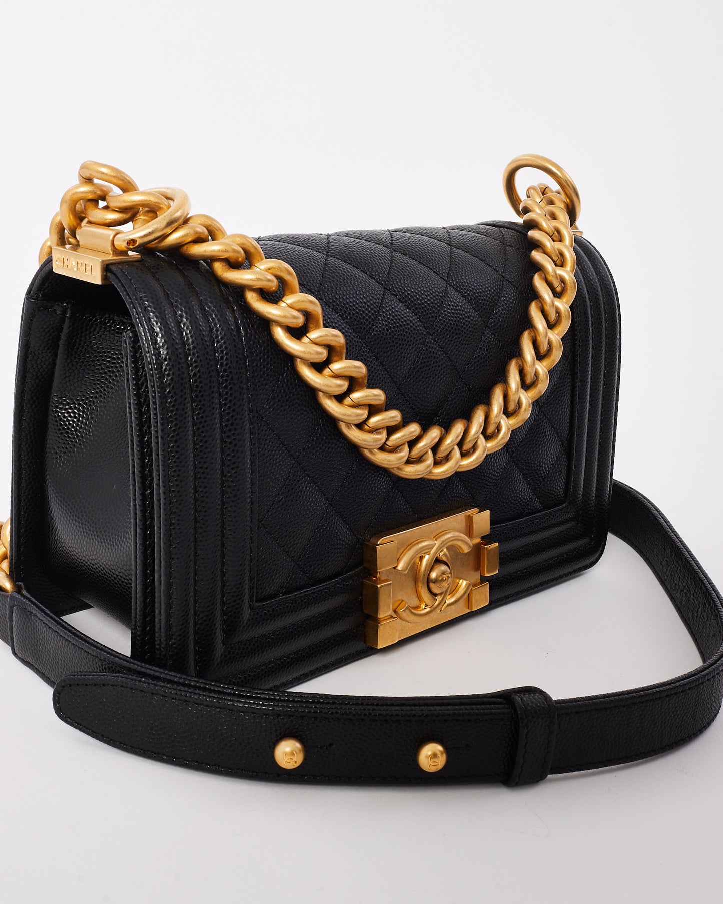 Sac petit garçon matelassé en cuir caviar noir Chanel GHW