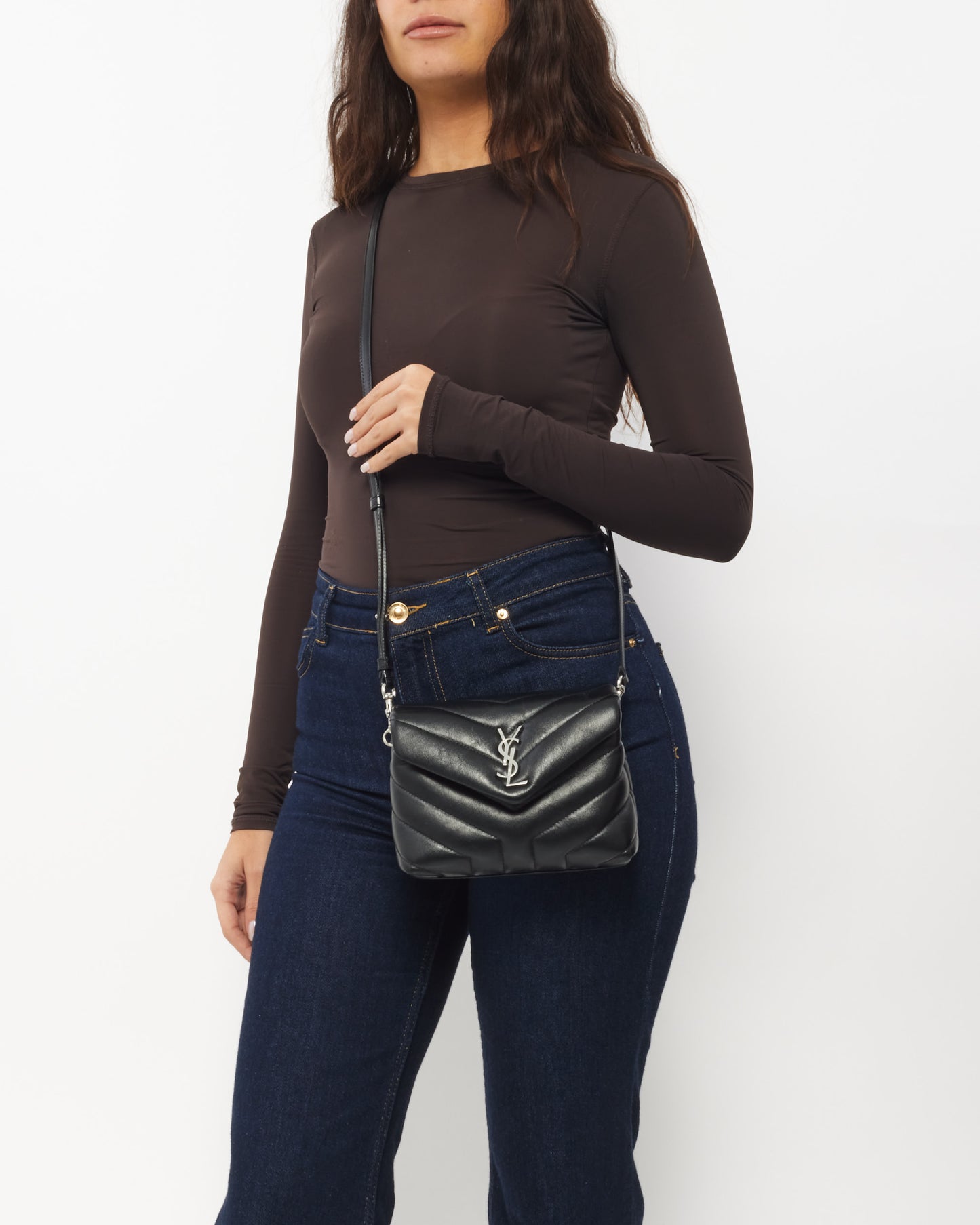 Saint Laurent Sac à bandoulière Toy Loulou en cuir matelassé noir Y avec détails argentés