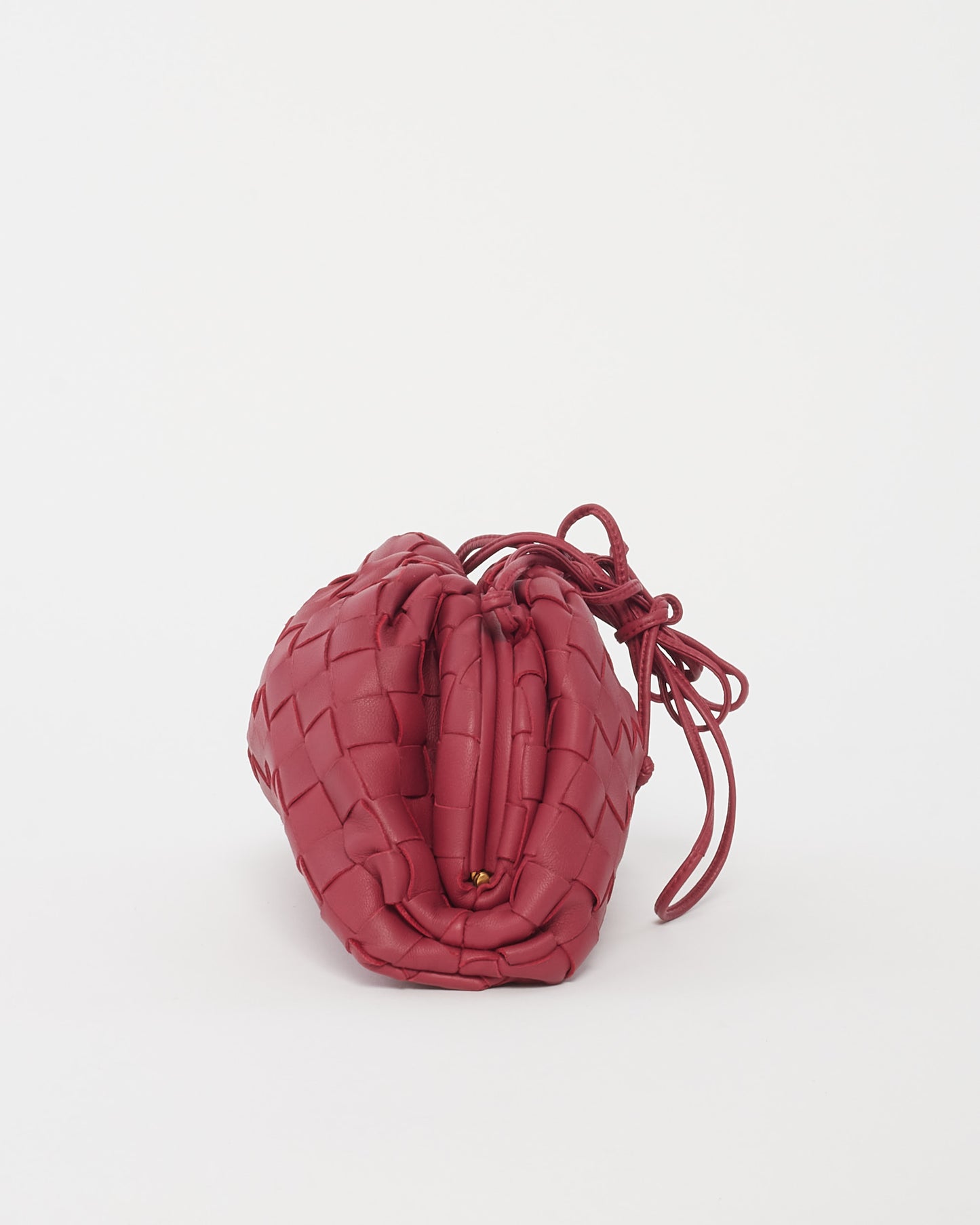 Bottega Veneta Sac bandoulière Mini Pouch Intrecciato Framboise