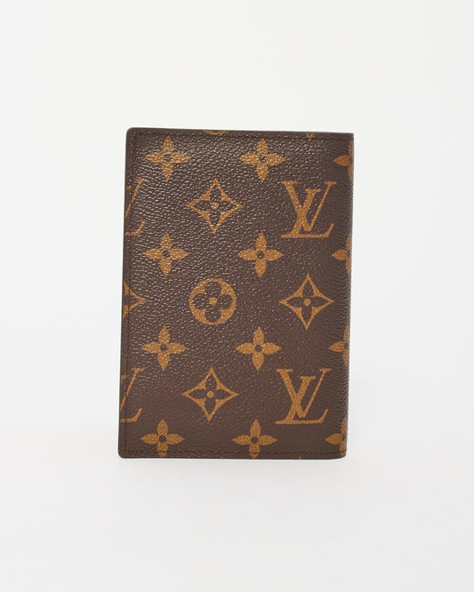 Couverture de passeport en toile monogramme Louis Vuitton