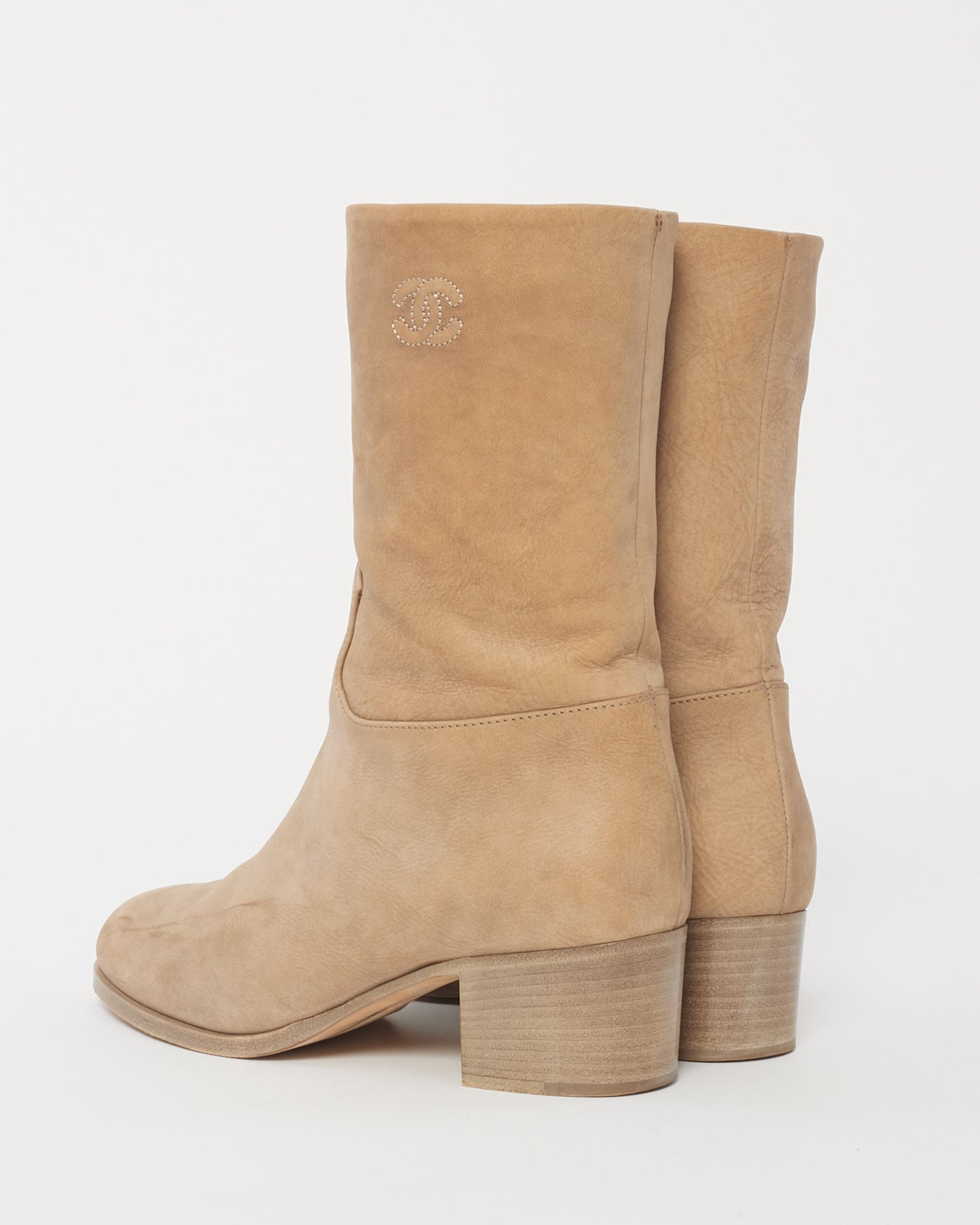 Bottines Chanel en daim beige clair avec logo cousu - 36,5