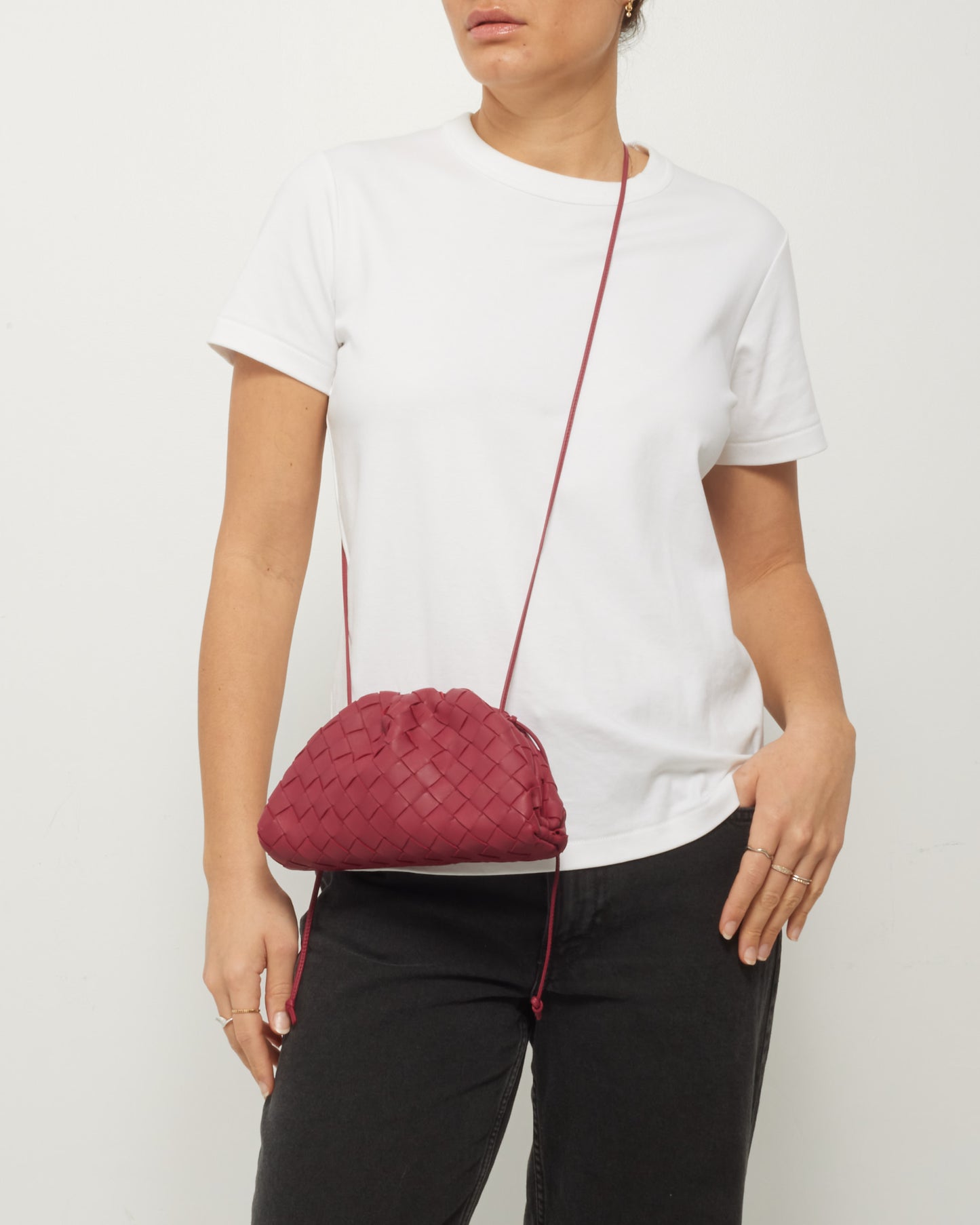 Bottega Veneta Sac bandoulière Mini Pouch Intrecciato Framboise