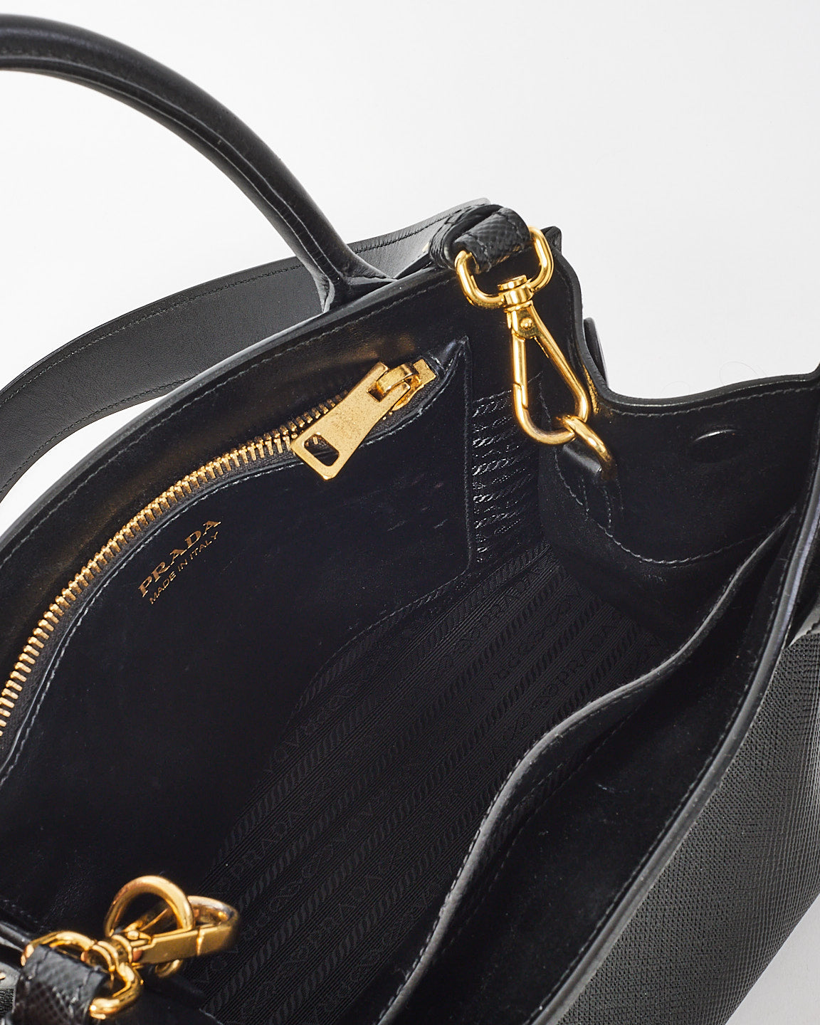 Petit fourre-tout monochrome en cuir saffiano noir Prada