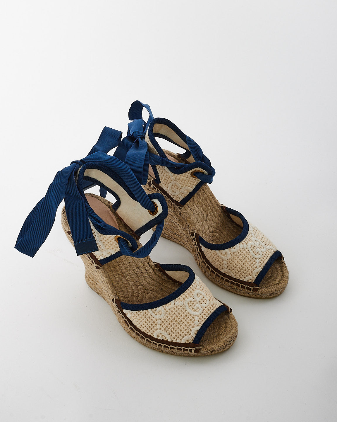 Sandale compensée en toile monogram crème et bleu marine Gucci - 37,5