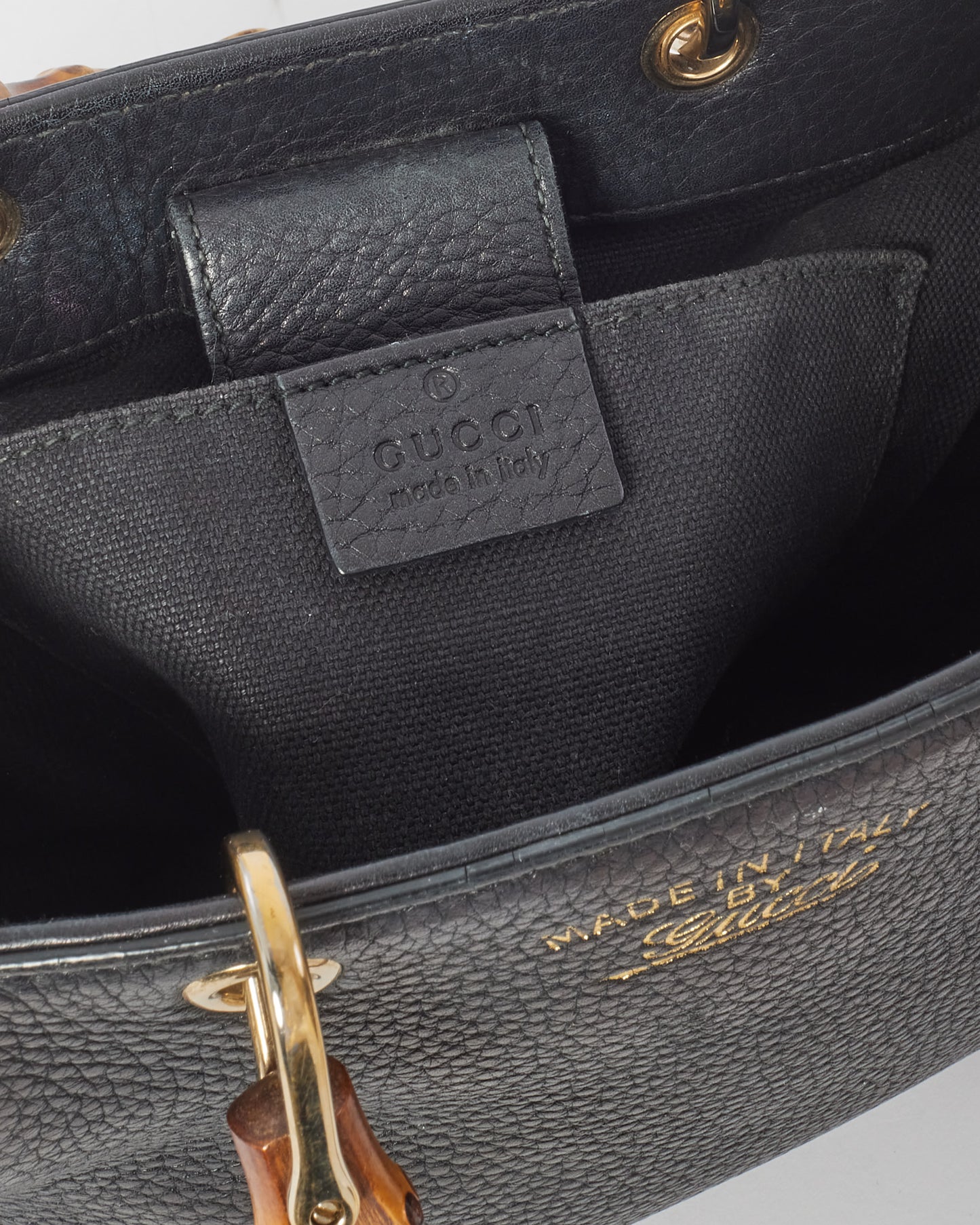 Gucci Mini sac à poignée supérieure en cuir noir avec poignée en bambou