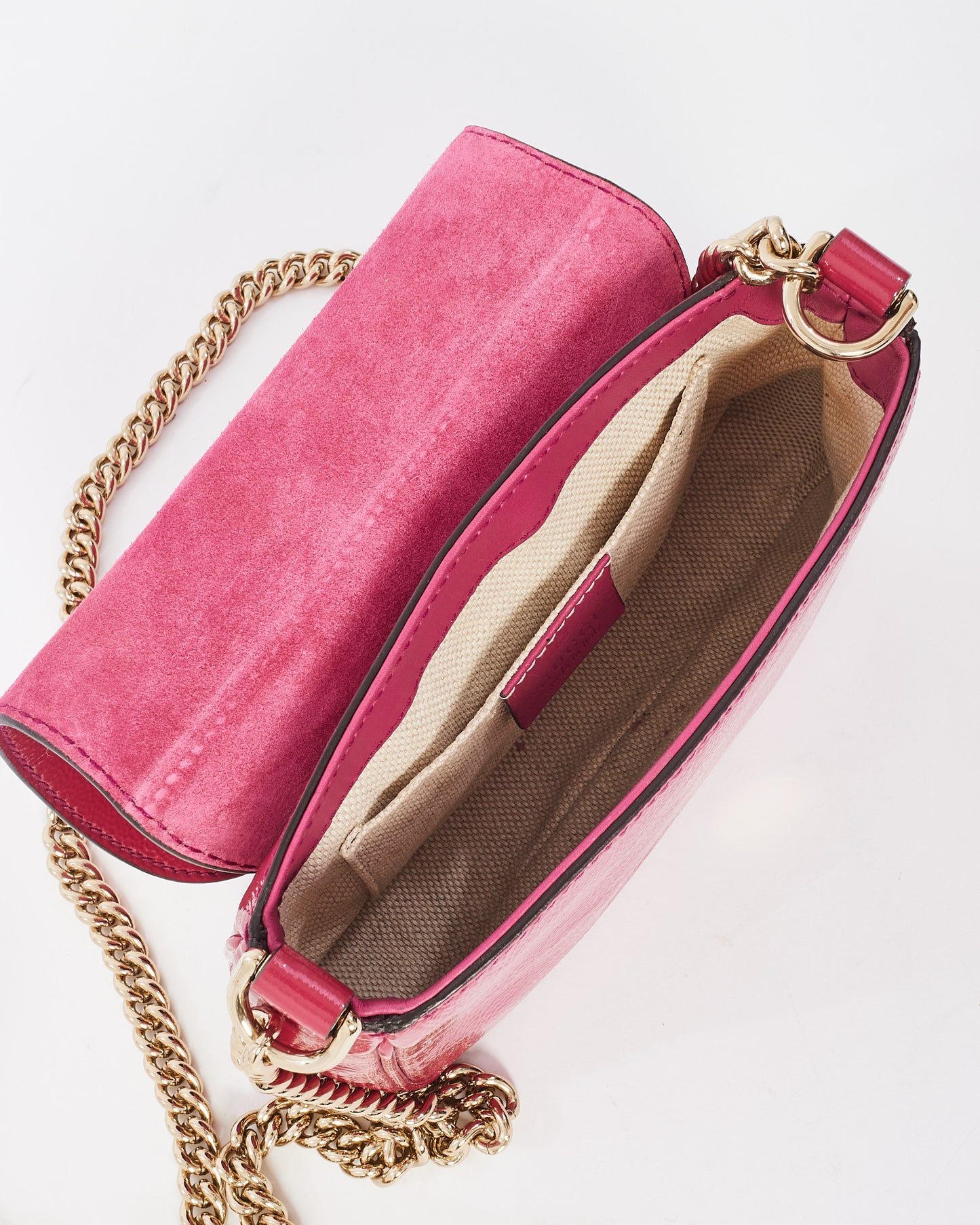 Petit sac à bandoulière à rabat avec chaîne Soho verni framboise Gucci