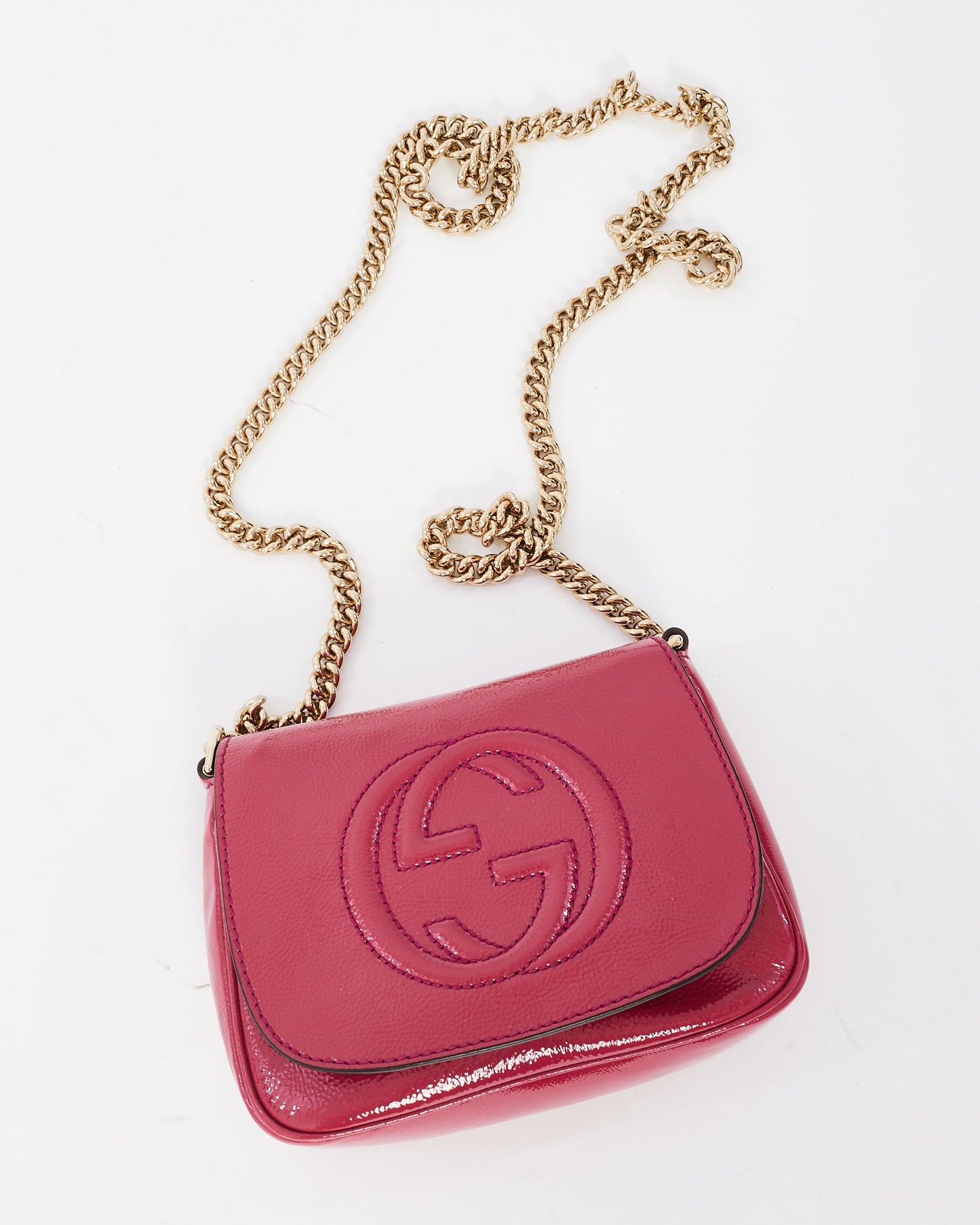 Petit sac à bandoulière à rabat avec chaîne Soho verni framboise Gucci