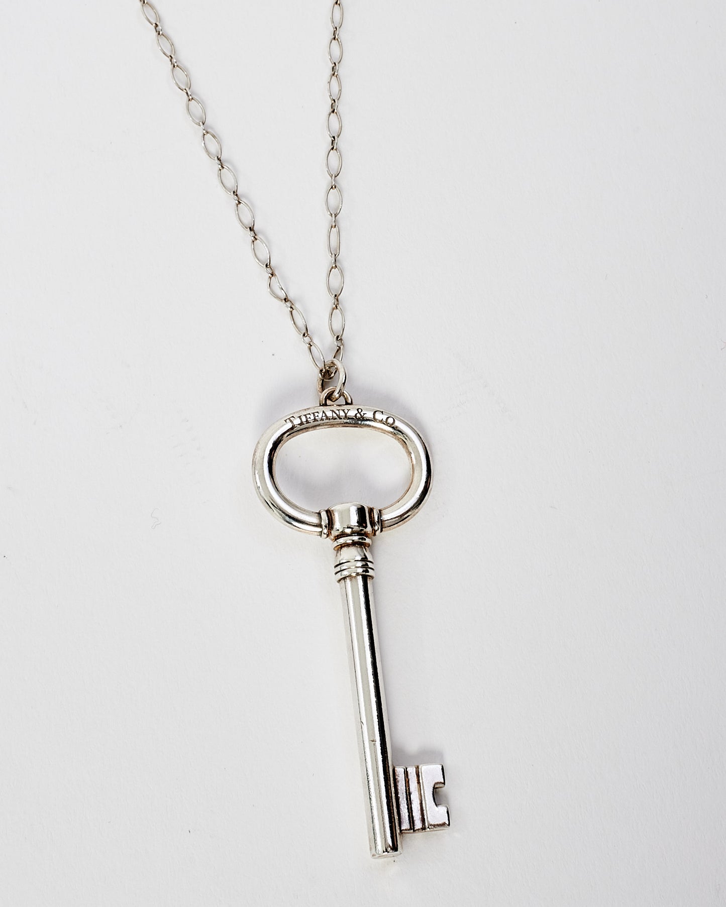 Collier pendentif clé ovale en argent Tiffany &amp; Co.