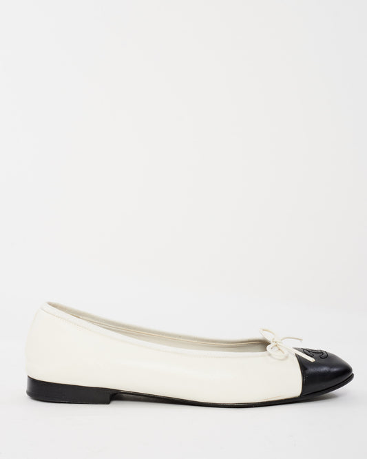Chanel White & Black Leather Classic Ballerina Flats - 40