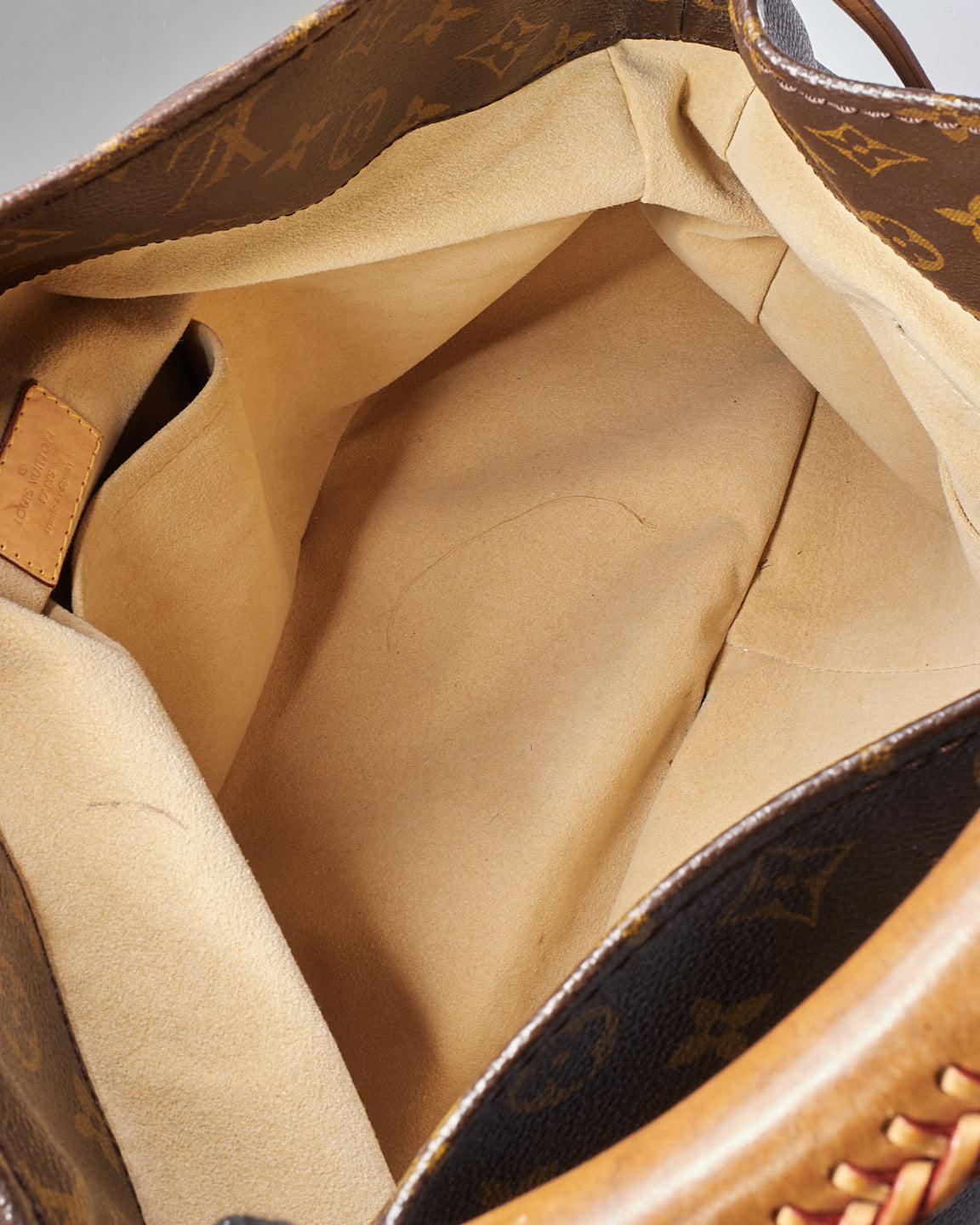 Louis Vuitton Monogram Coated Canvas Artsy MM Shoulder Bag