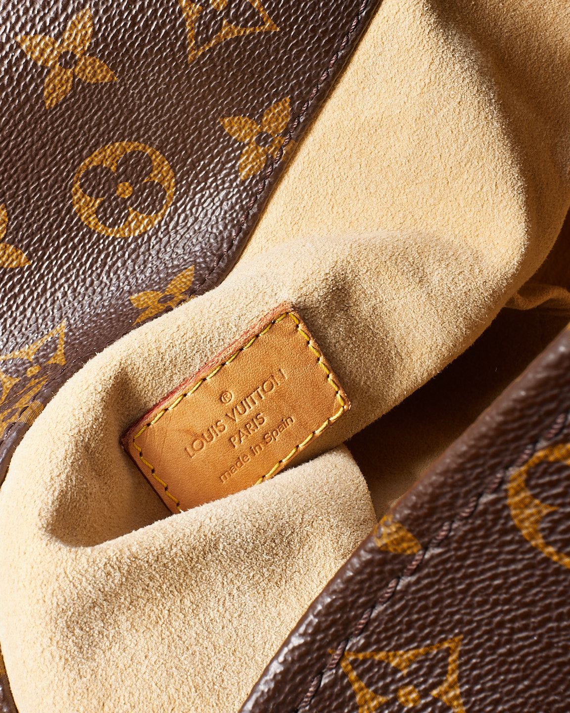 Louis Vuitton Monogram Coated Canvas Artsy MM Shoulder Bag