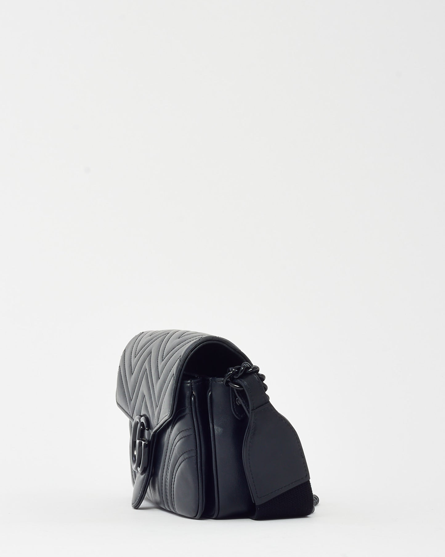 Gucci Black Chevron Matelassé Calfskin Leather Monochrome GG Marmont Crossbody Shoulder Bag