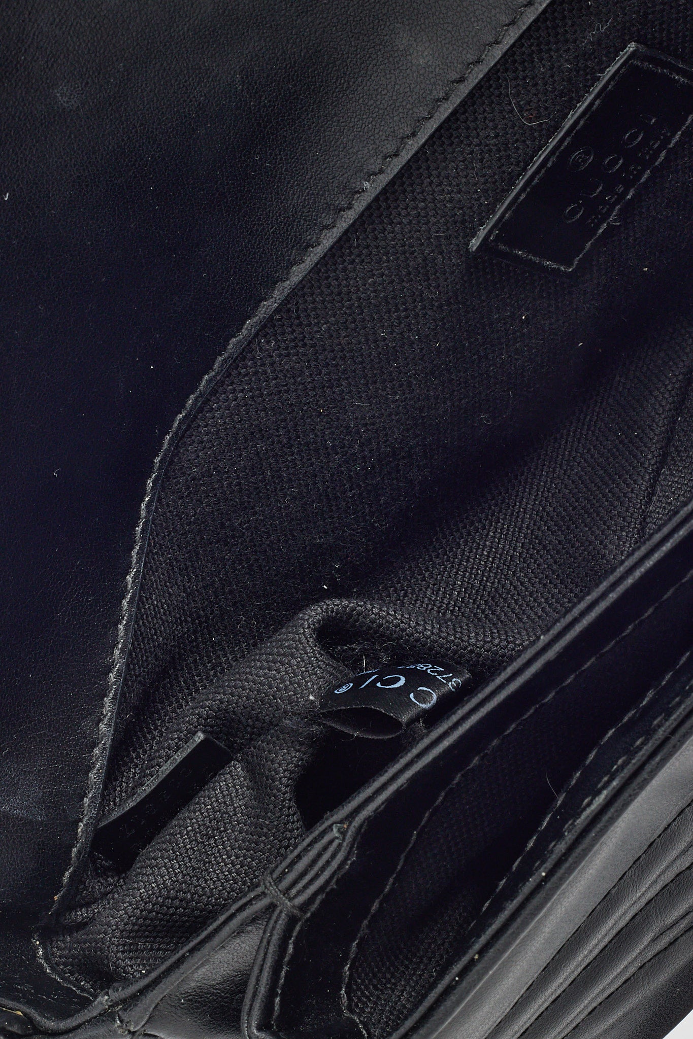 Gucci Black Chevron Matelassé Calfskin Leather Monochrome GG Marmont Crossbody Shoulder Bag