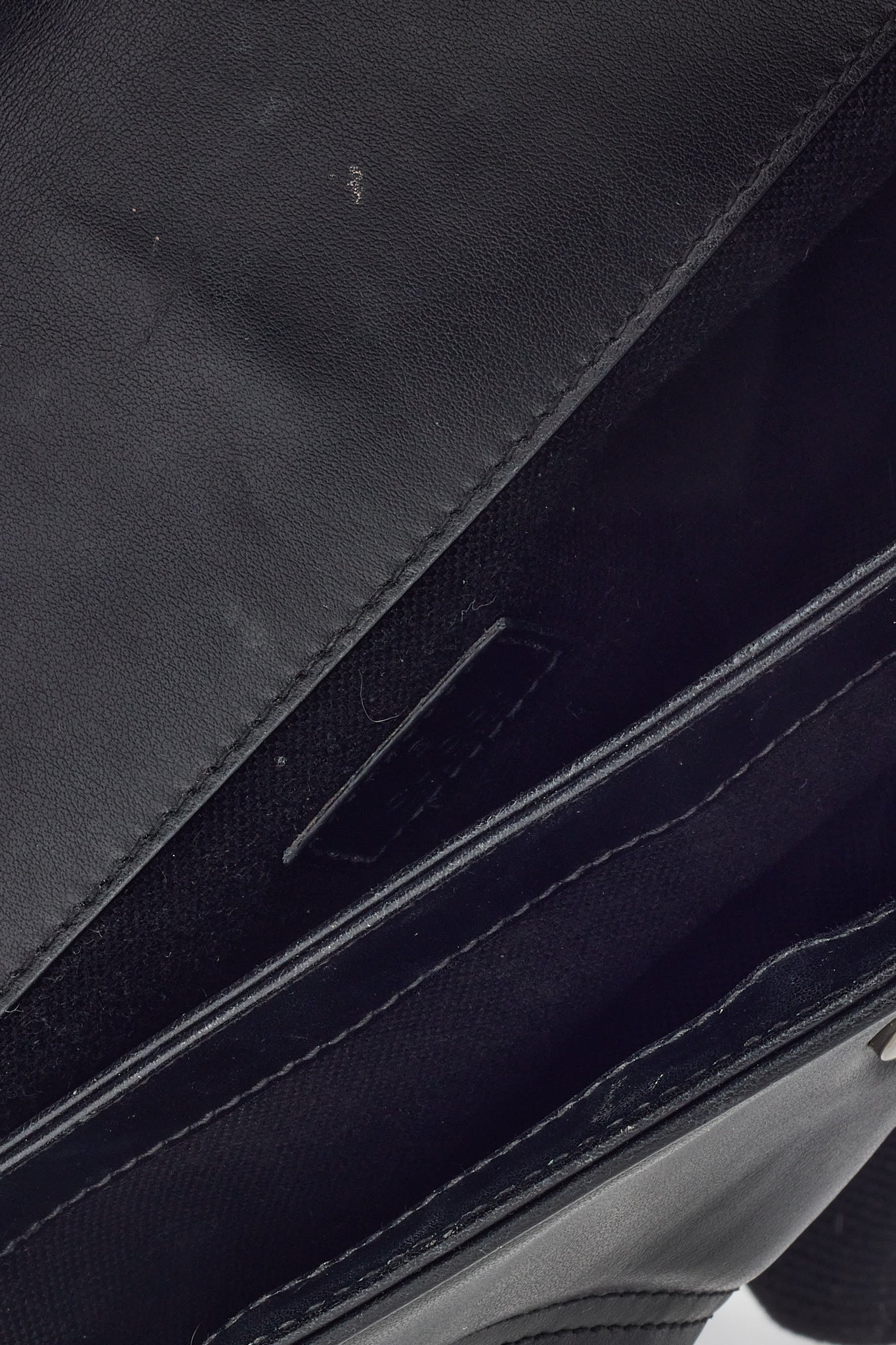 Gucci Black Chevron Matelassé Calfskin Leather Monochrome GG Marmont Crossbody Shoulder Bag