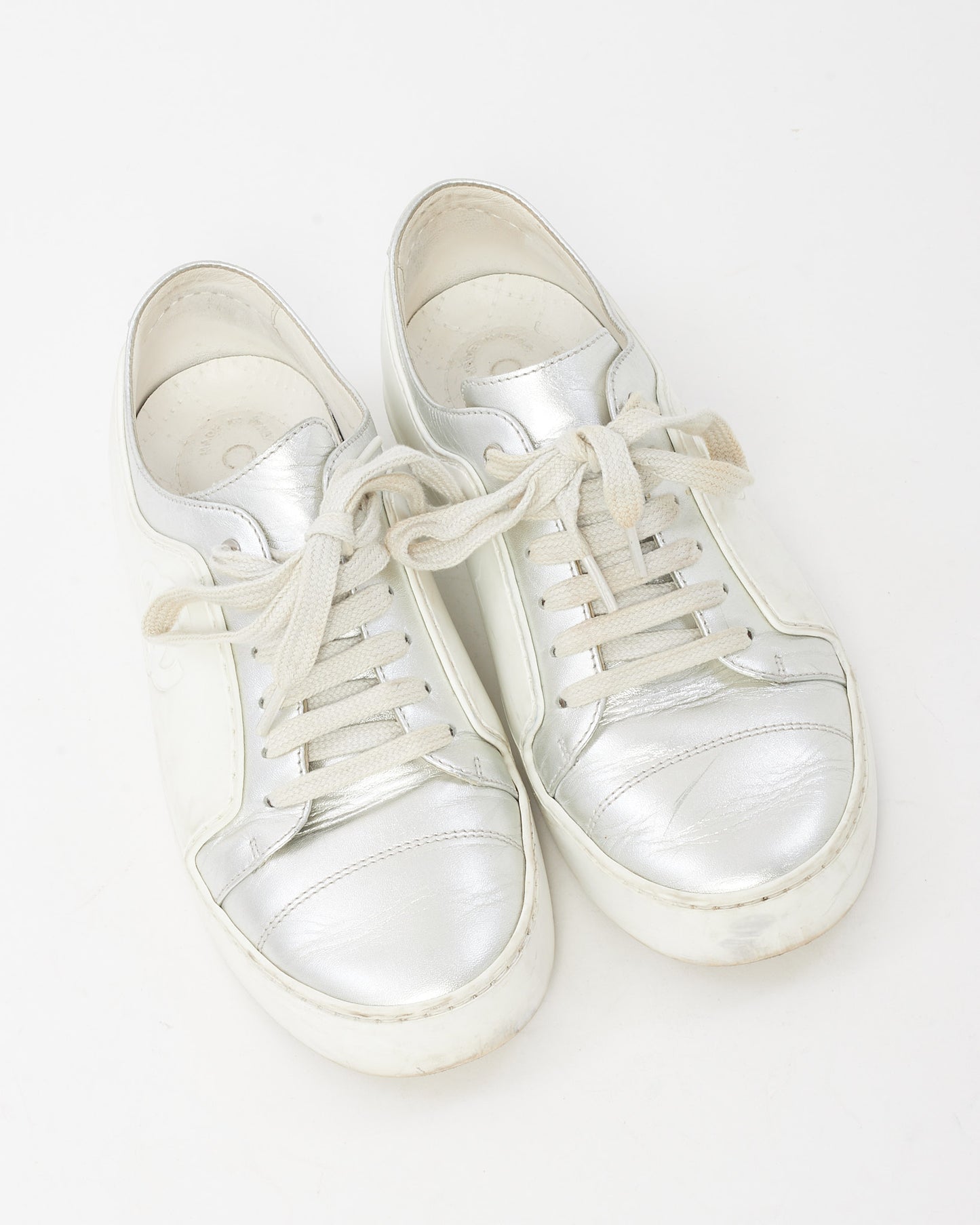 Chanel White Leather and Silver CC Logo Low-Top Sneakers - 36