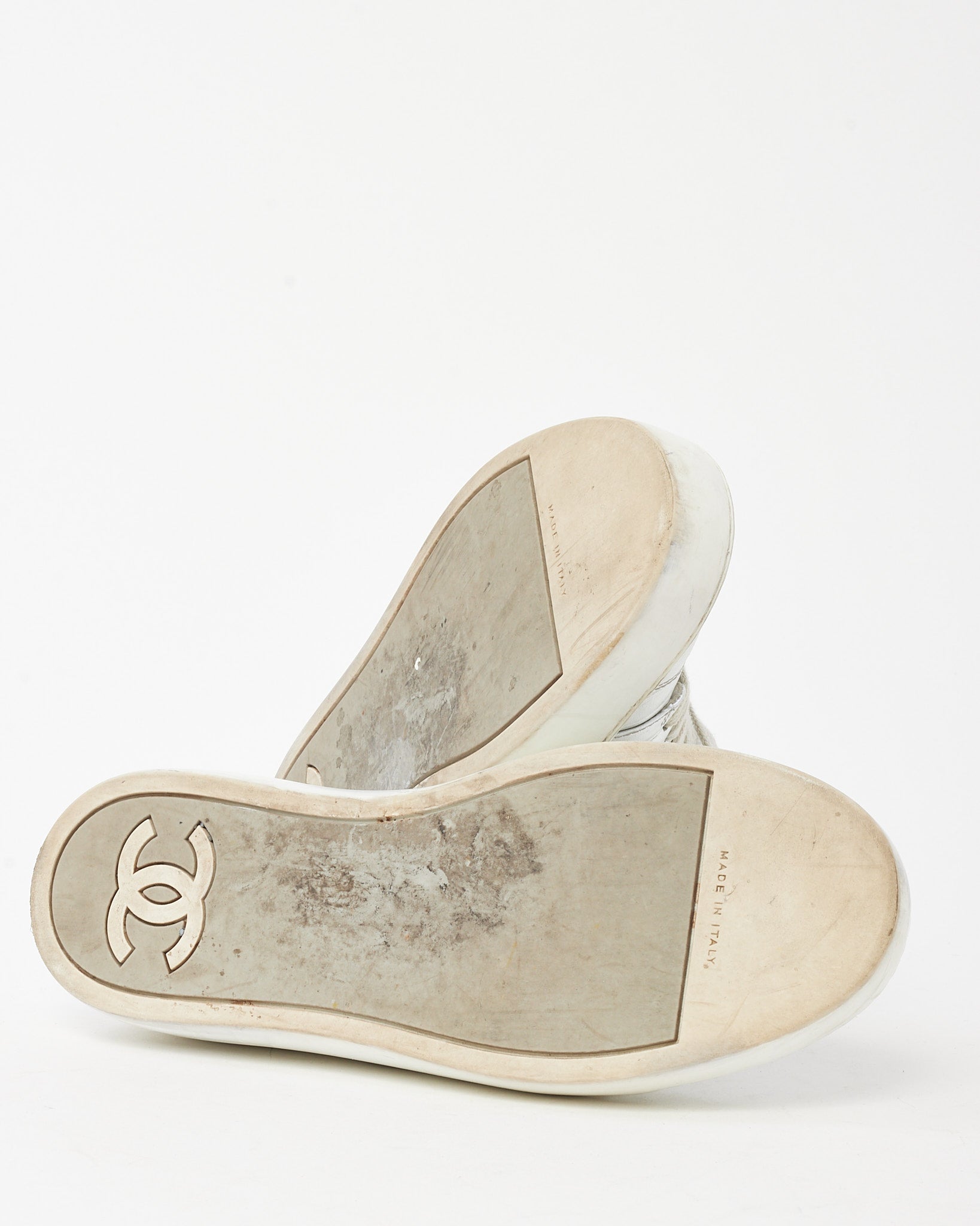 Buy Chanel White Leather and Silver CC Logo Low-Top Sneakers - 36