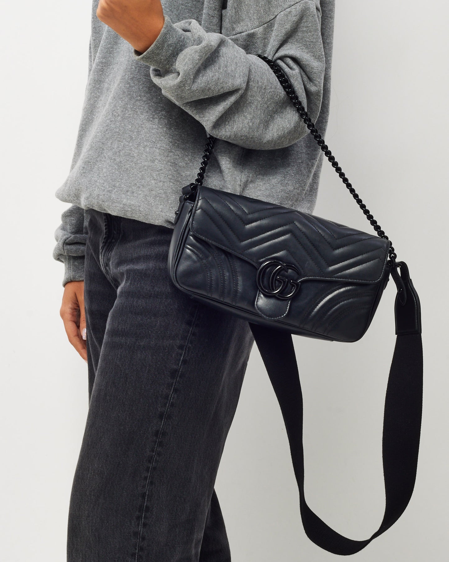 Gucci Black Chevron Matelassé Calfskin Leather Monochrome GG Marmont Crossbody Shoulder Bag