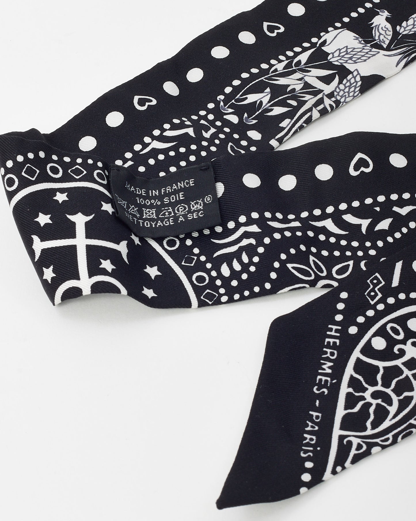 Hermès Black and White Silk "Peuple Du Vent Bandana" Twilly Scarf