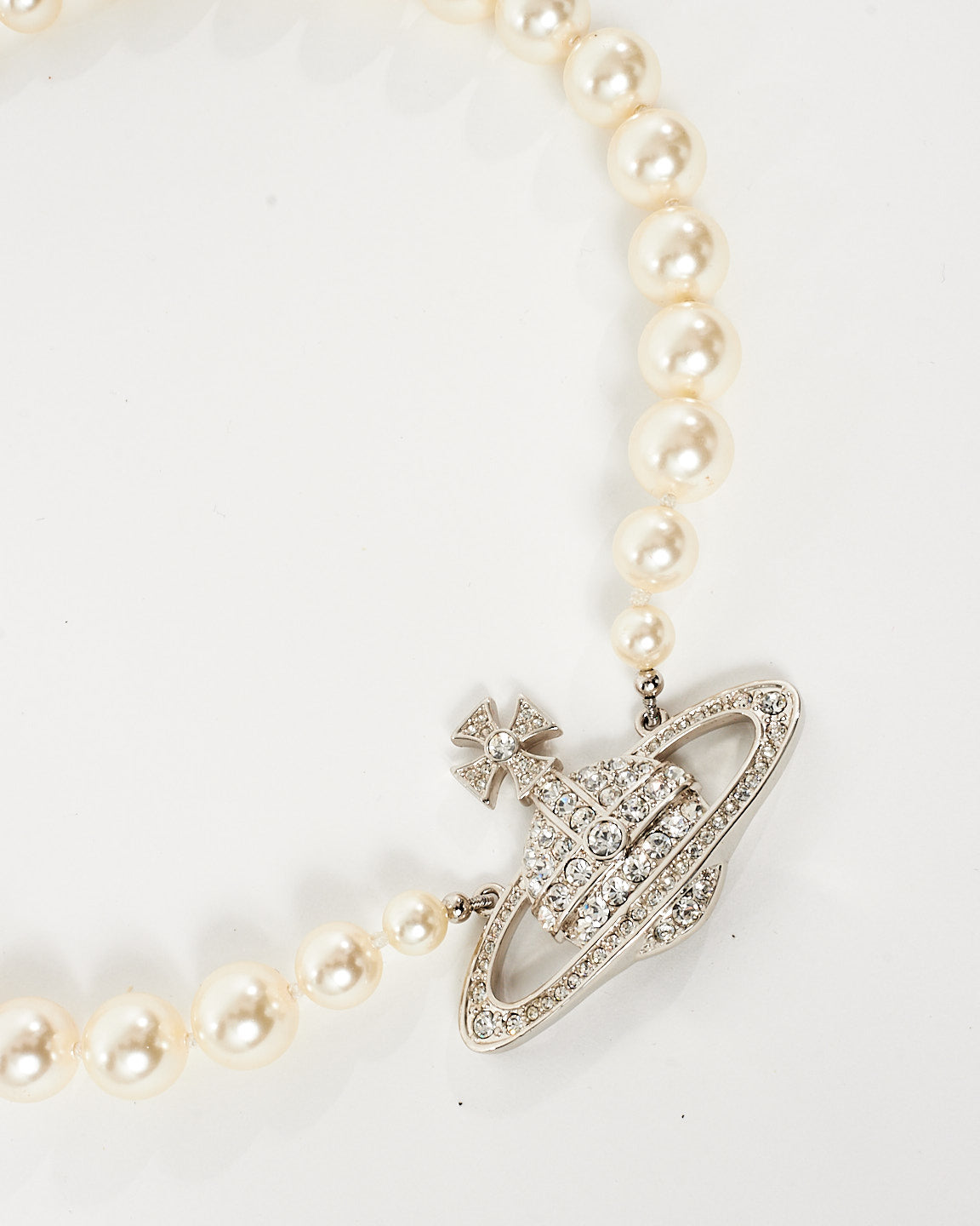 Vivienne Westwood Silver & White One Row Faux-Pearl Bas Relief Choker Necklace